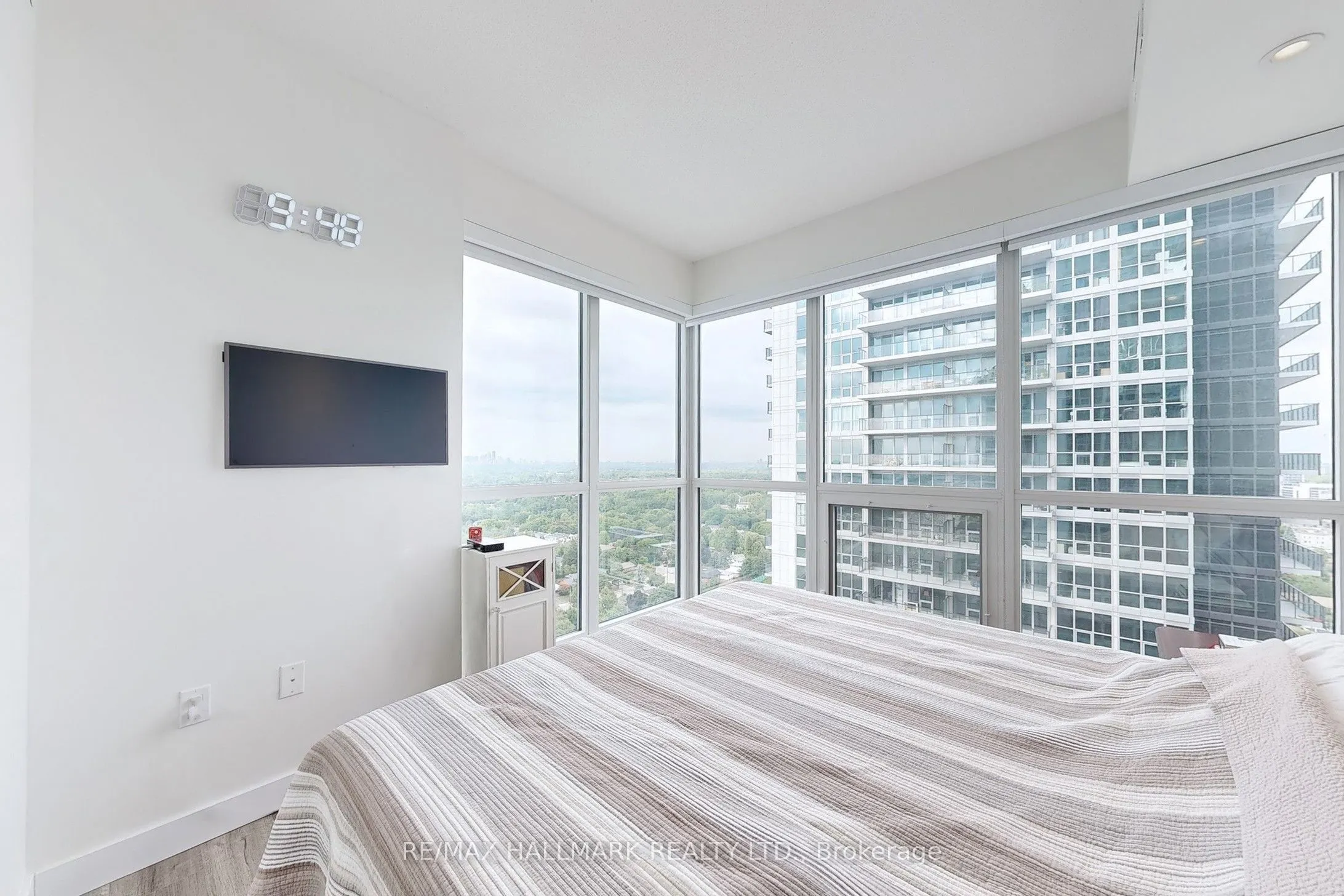 95 McMahon Drive, #3103