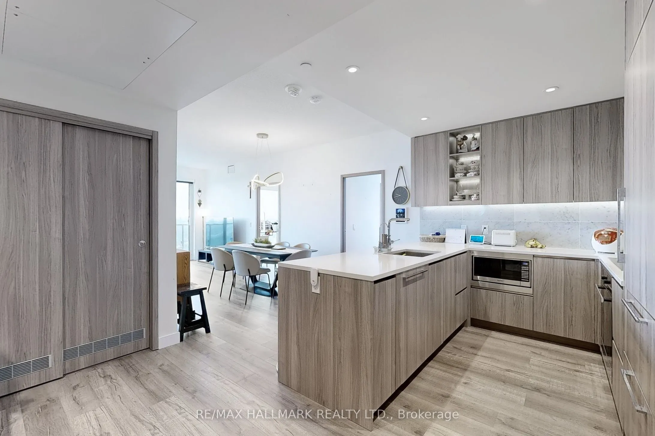 95 McMahon Drive, #3103