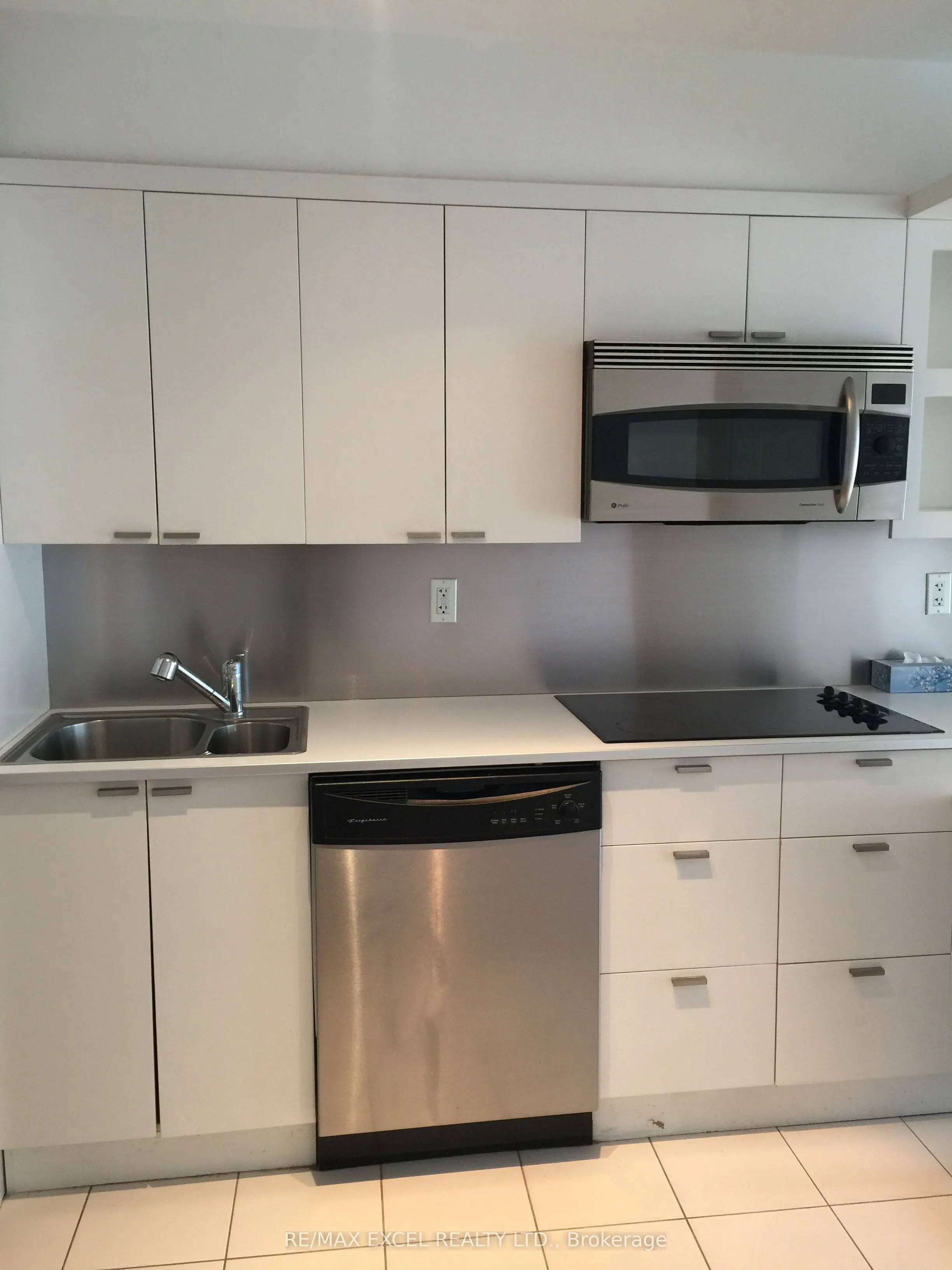 111 Elizabeth Street, #929