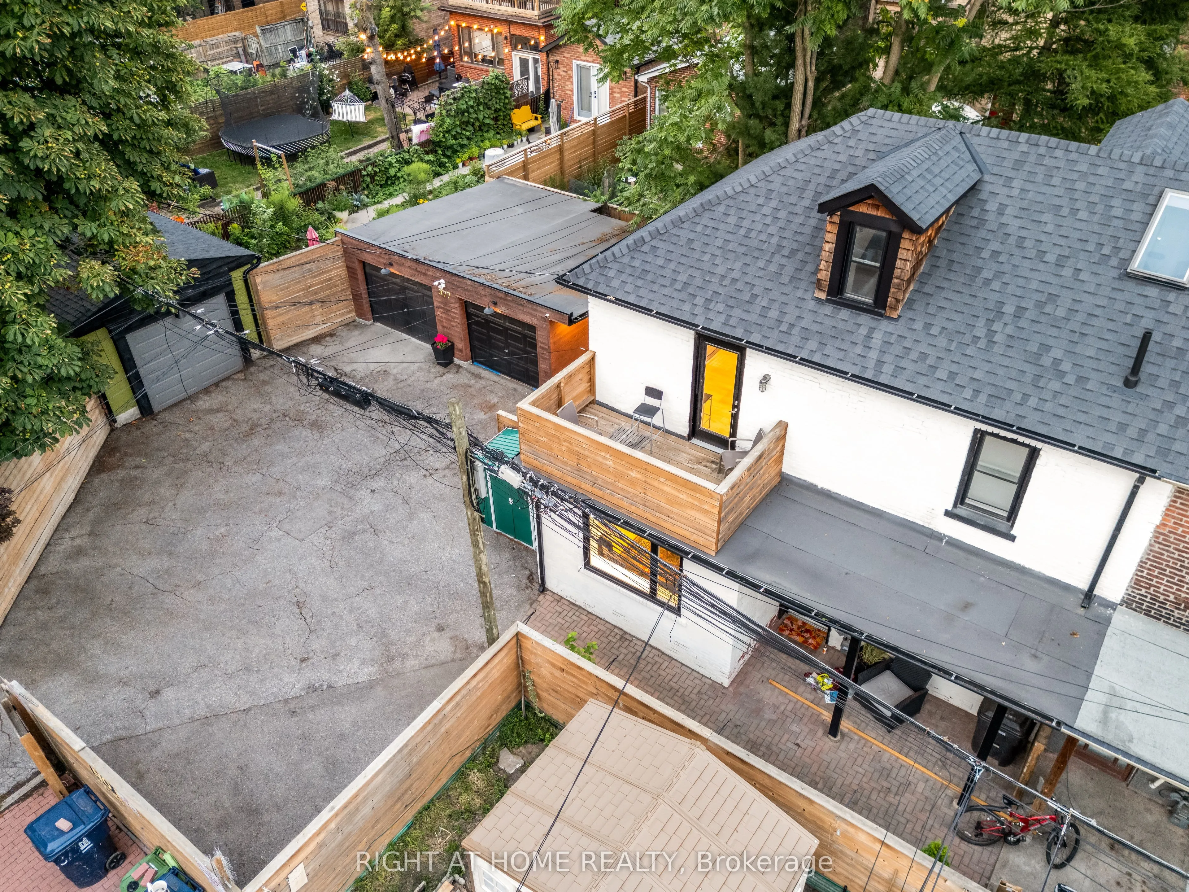 377 Lansdowne Avenue