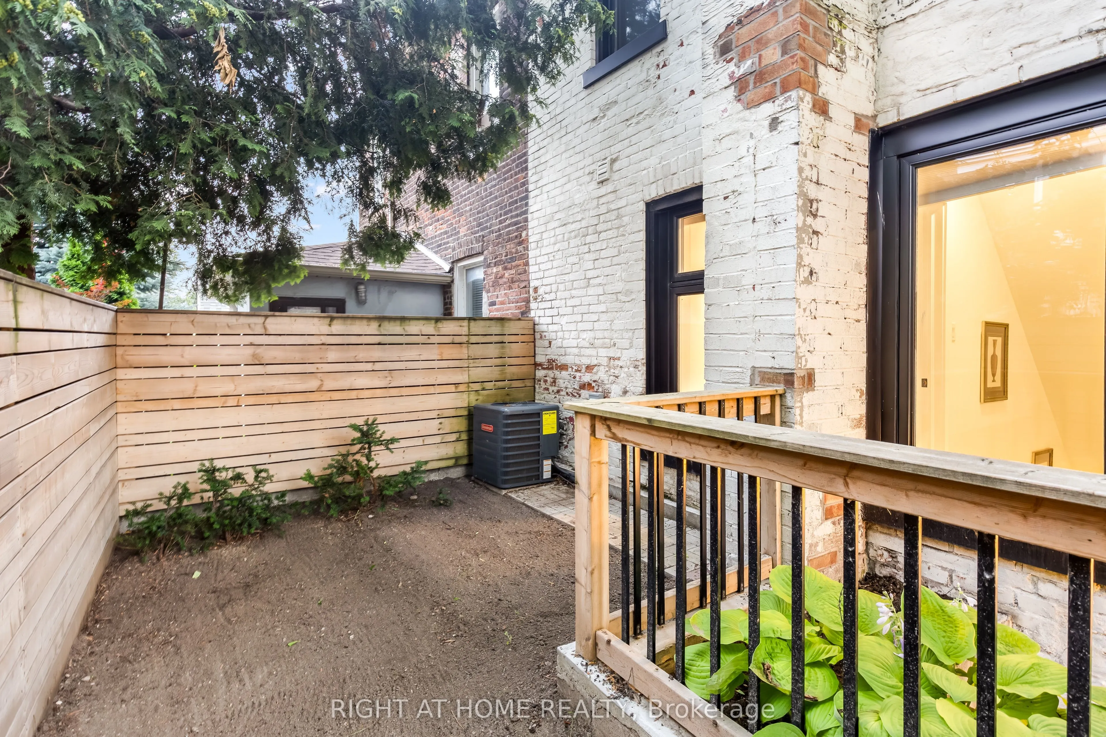 377 Lansdowne Avenue