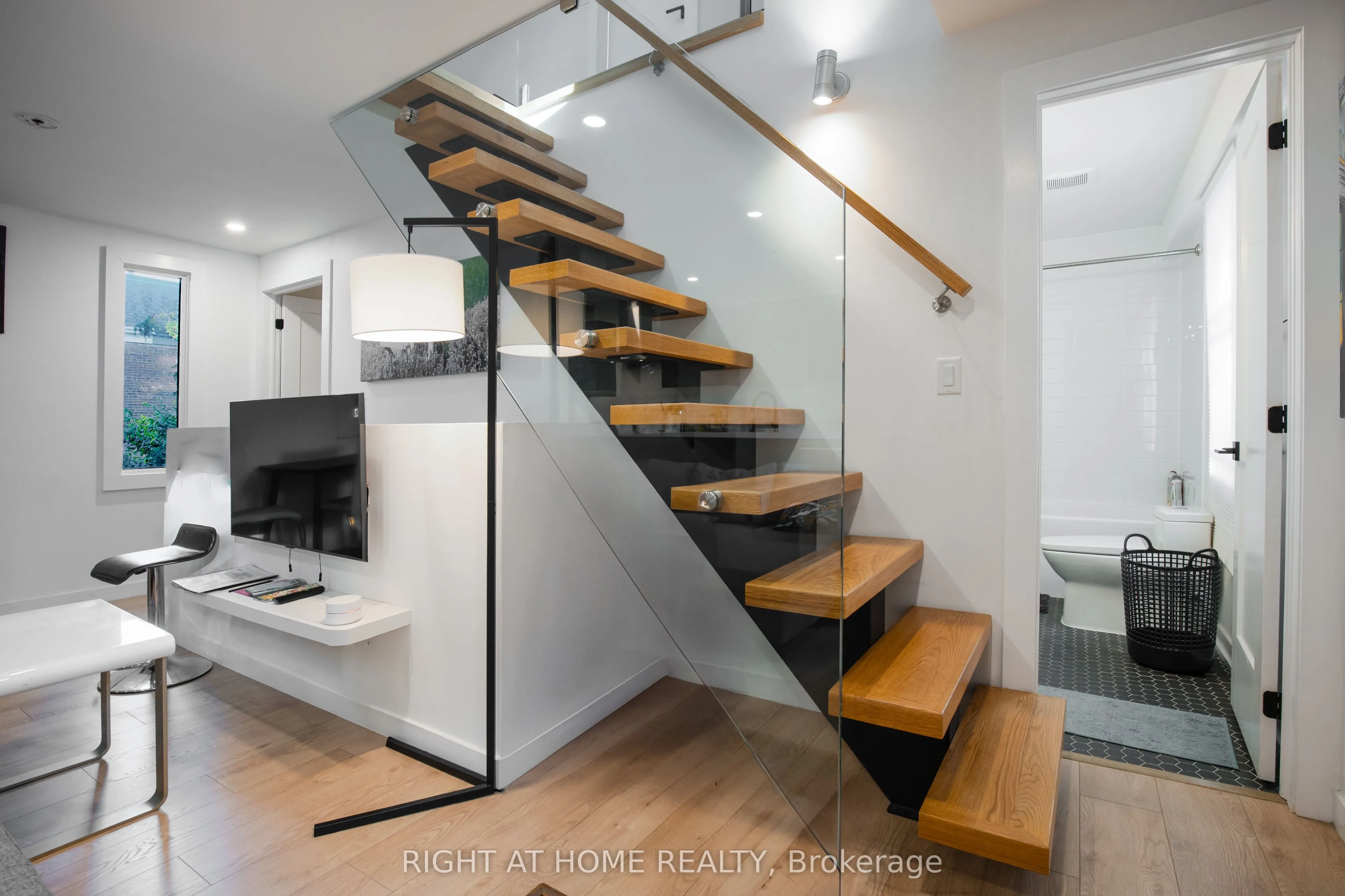377 Lansdowne Avenue