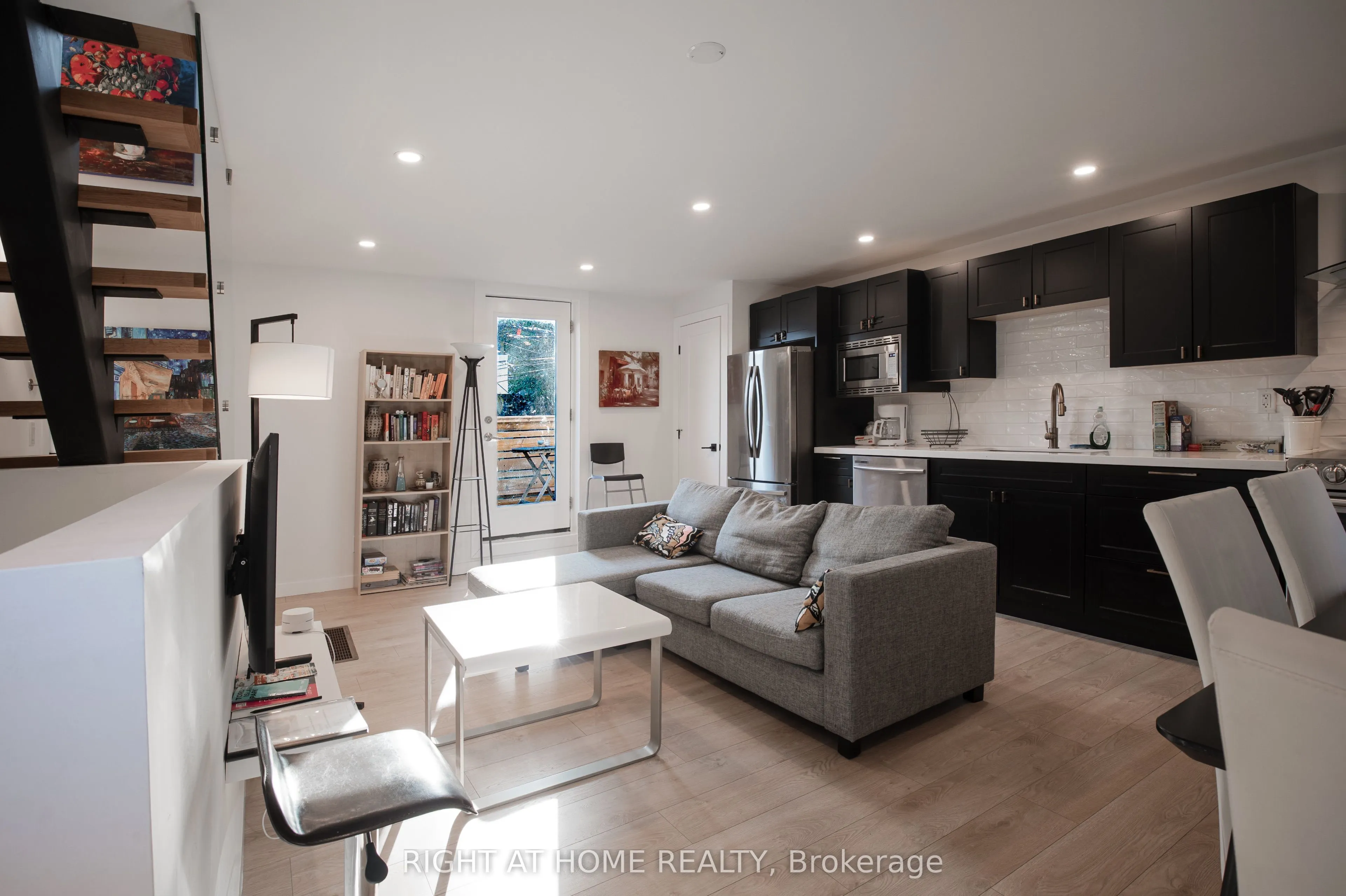 377 Lansdowne Avenue