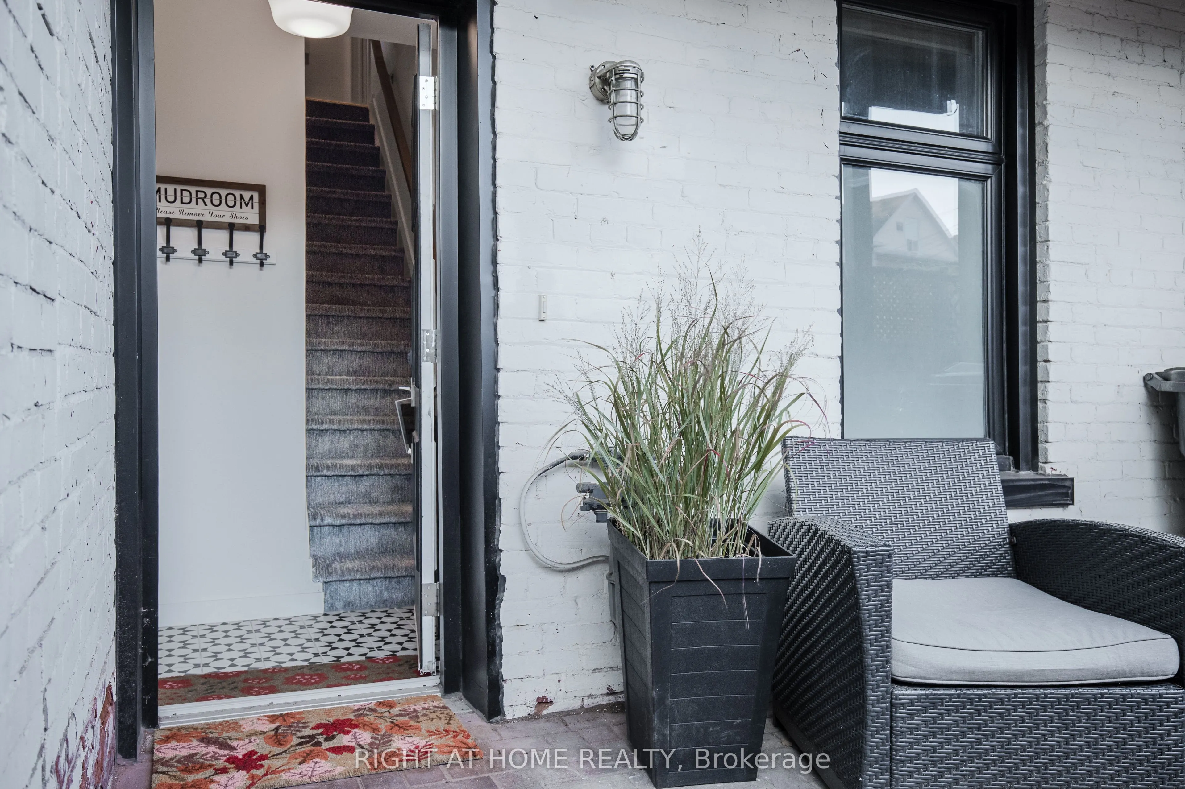 377 Lansdowne Avenue