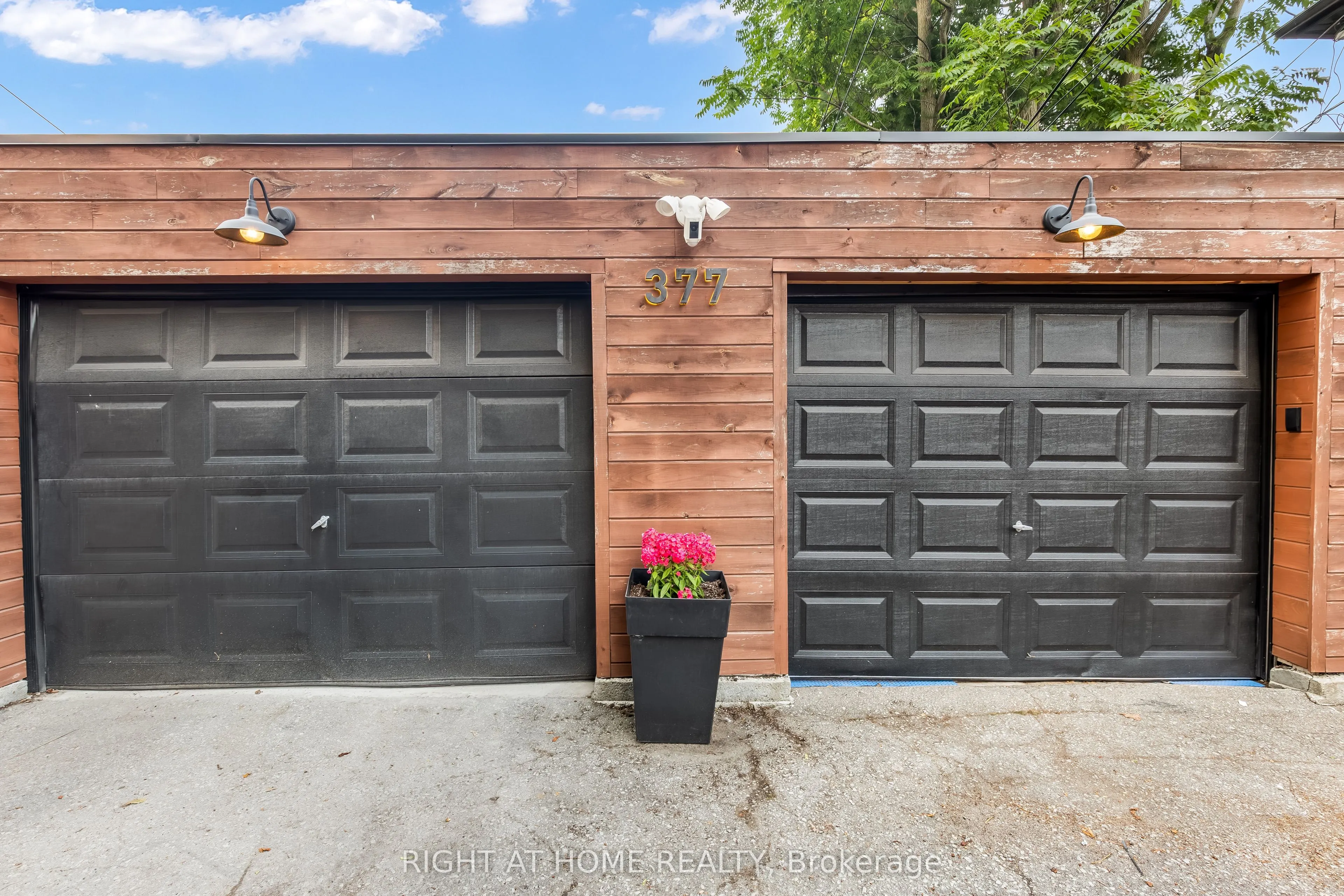 377 Lansdowne Avenue