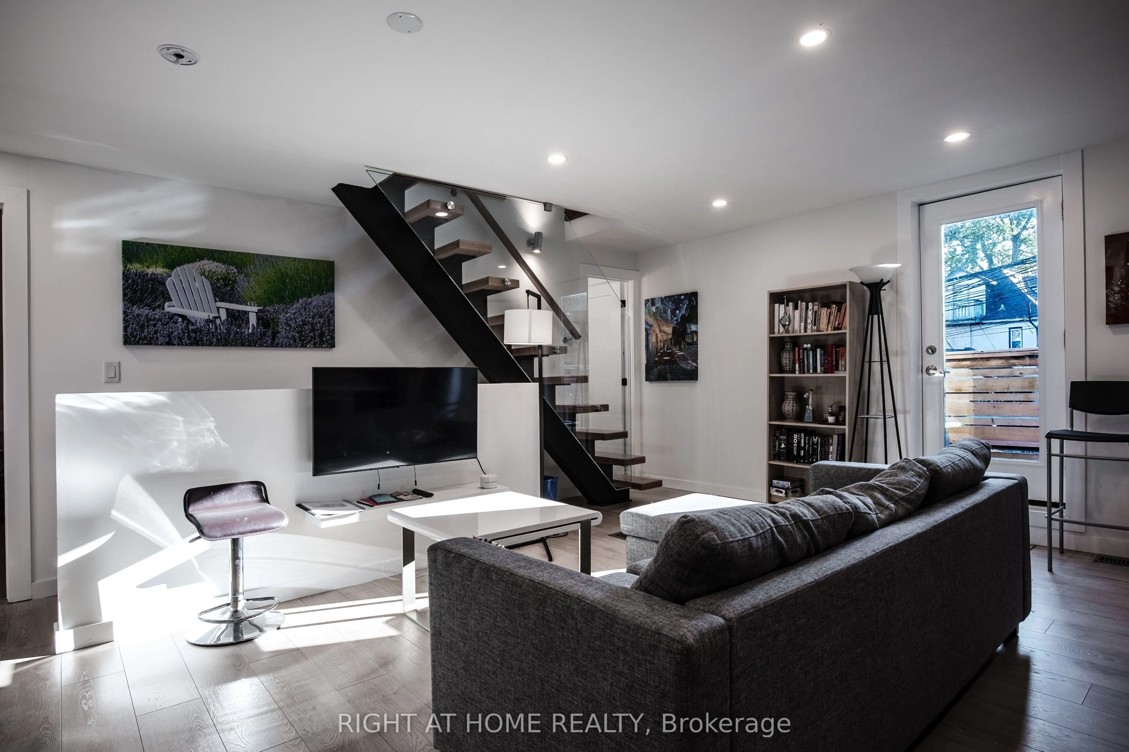377 Lansdowne Avenue