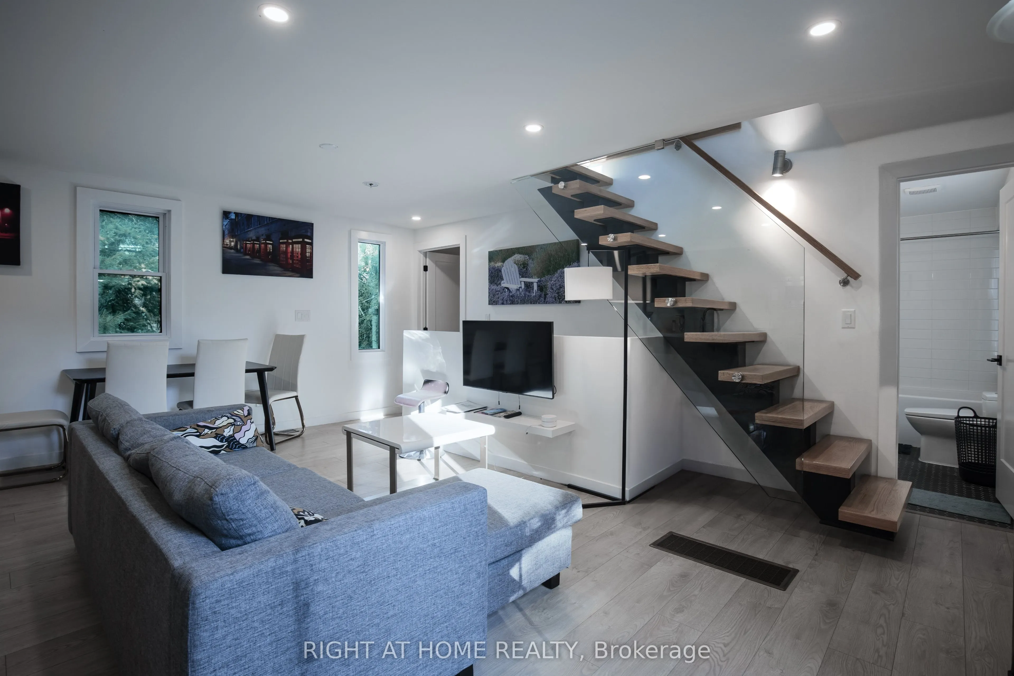 377 Lansdowne Avenue