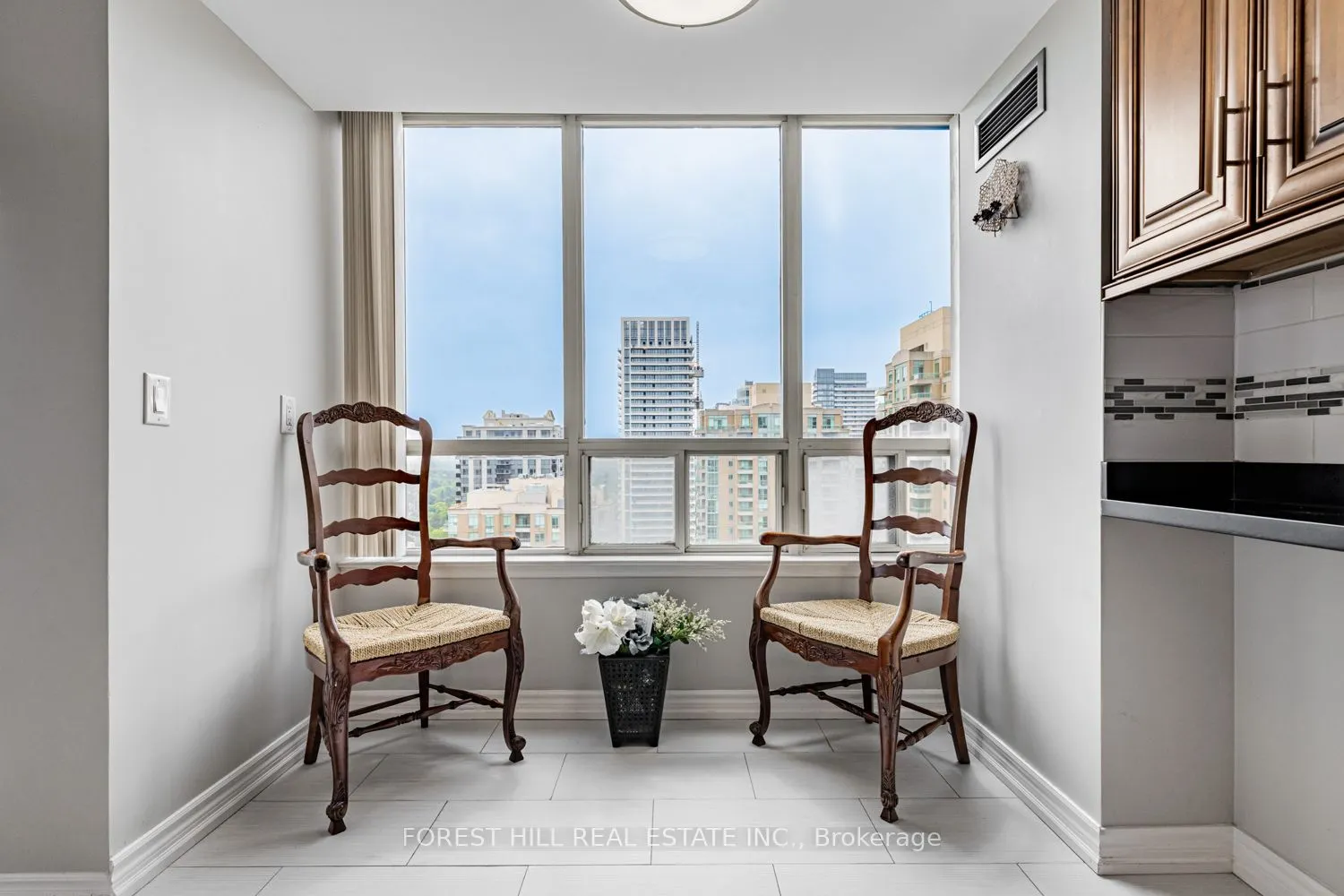 7 Bishop Avenue, #2205