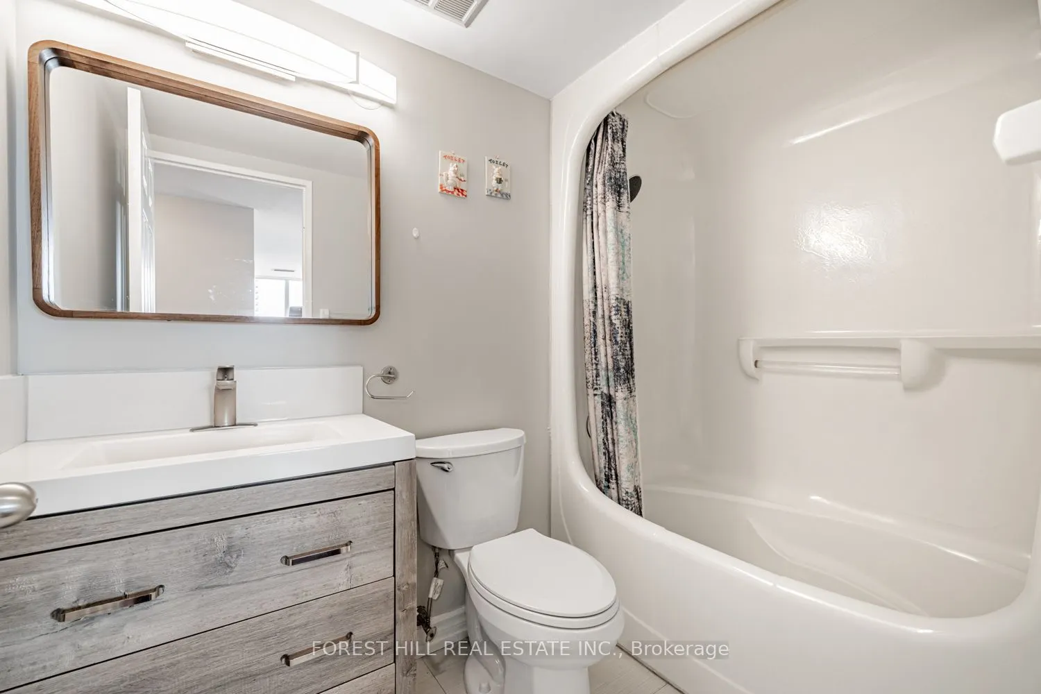 7 Bishop Avenue, #2205
