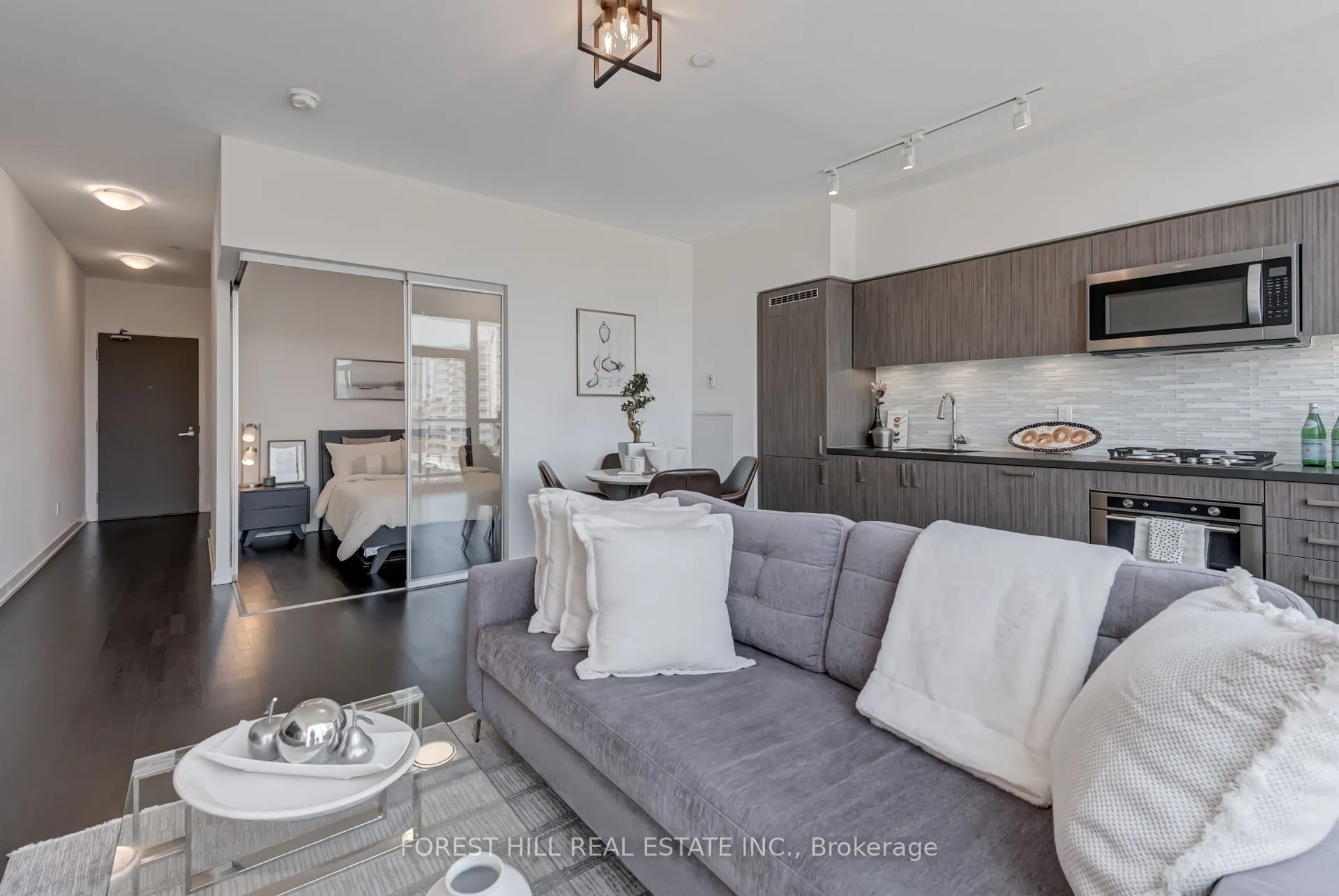 501 St. Clair Avenue W, #602