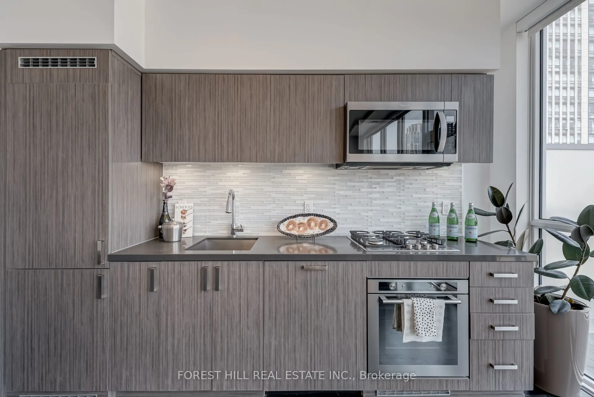 501 St. Clair Avenue W, #602