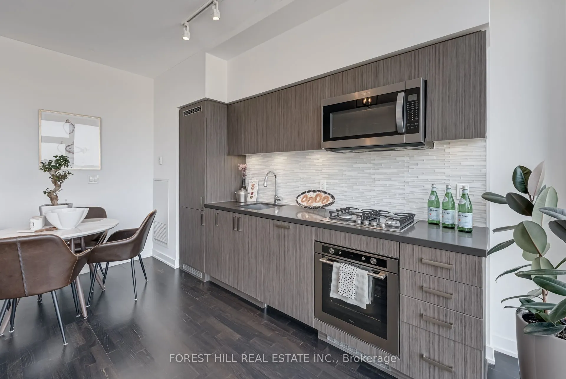 501 St. Clair Avenue W, #602