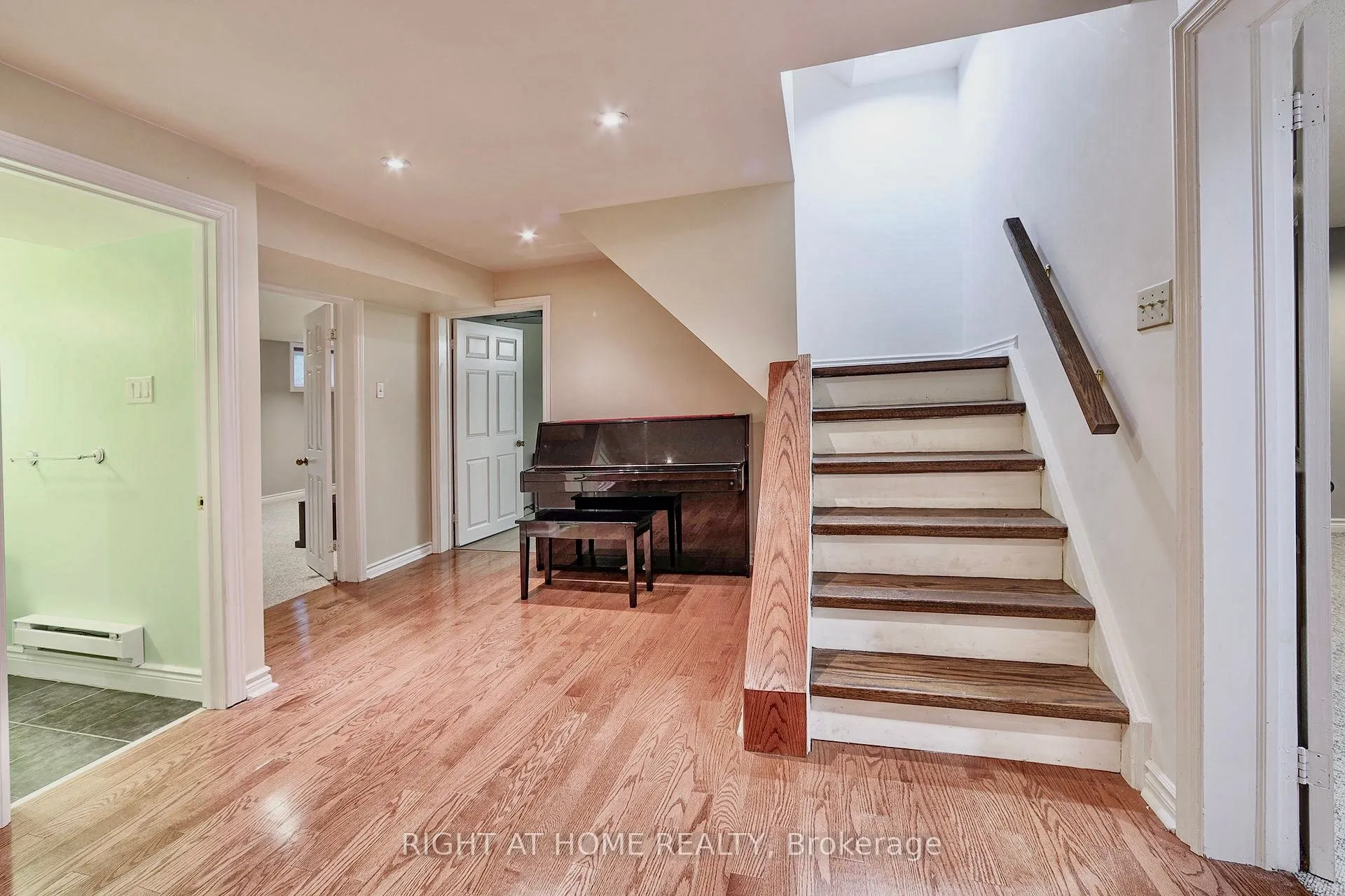 89 Yonge Boulevard