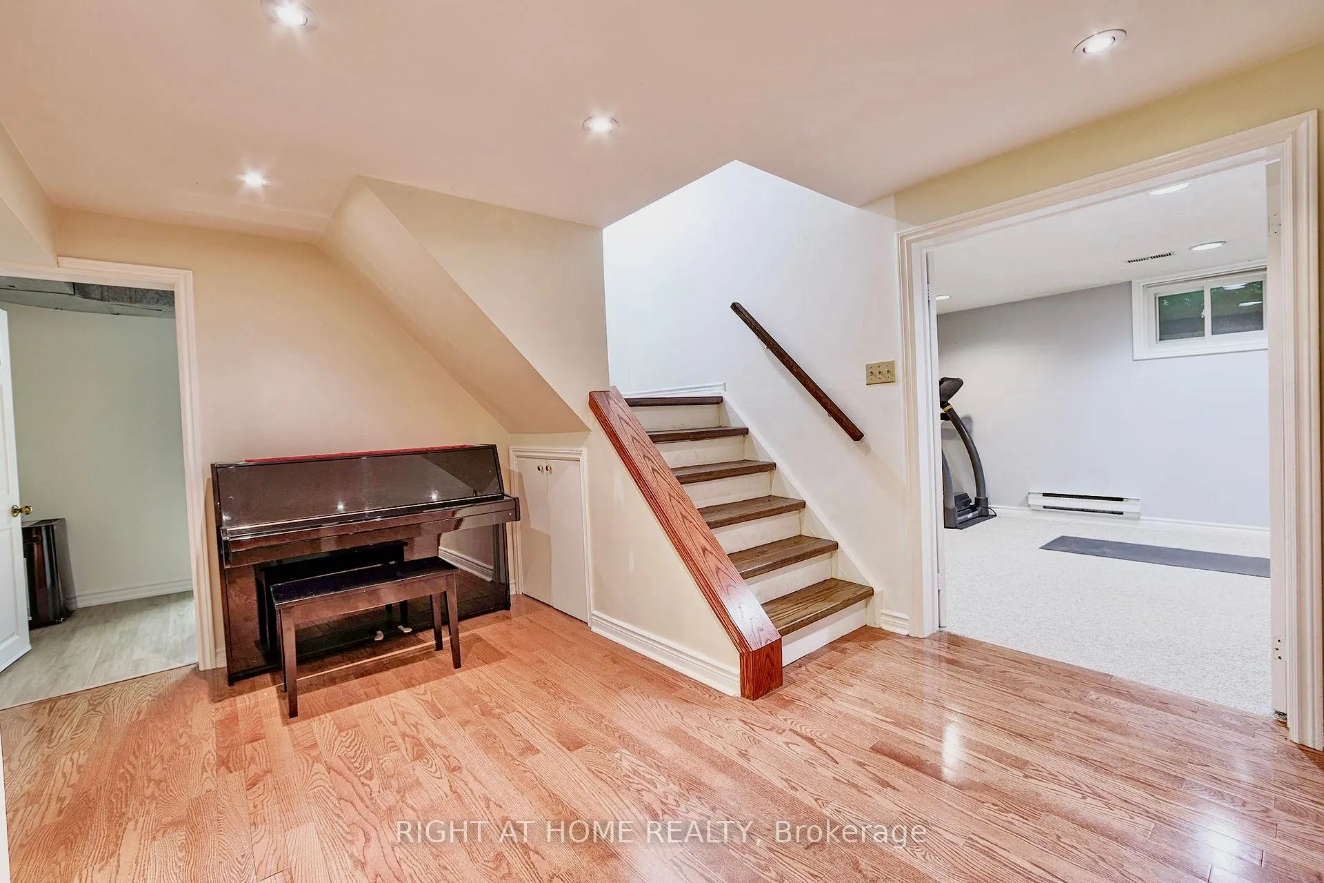 89 Yonge Boulevard