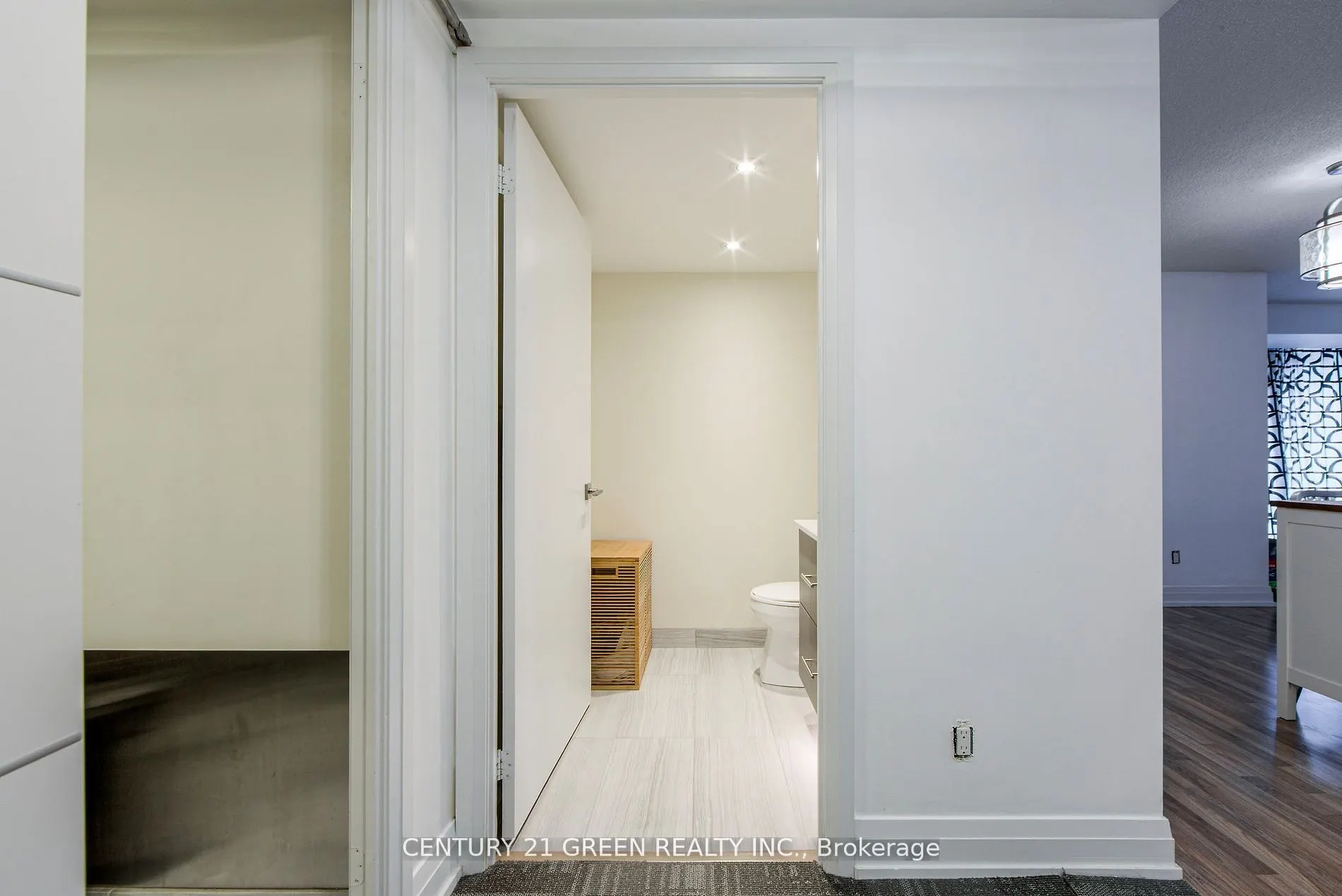 555 Wilson Avenue, #E501