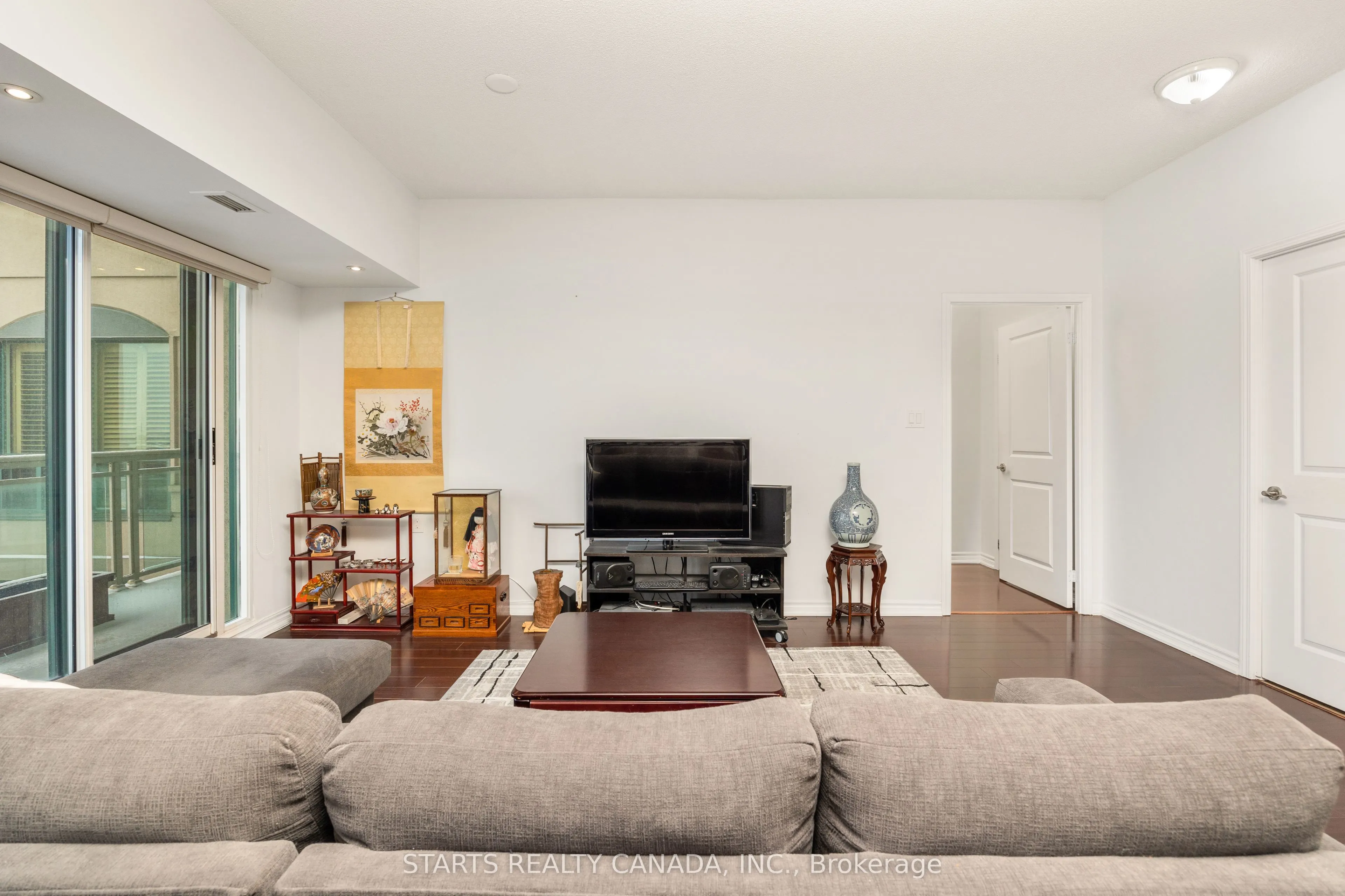 920 Sheppard Avenue W, #910