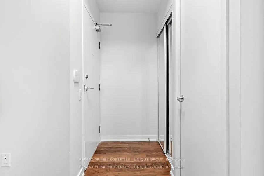 29 Singer Court, #2207