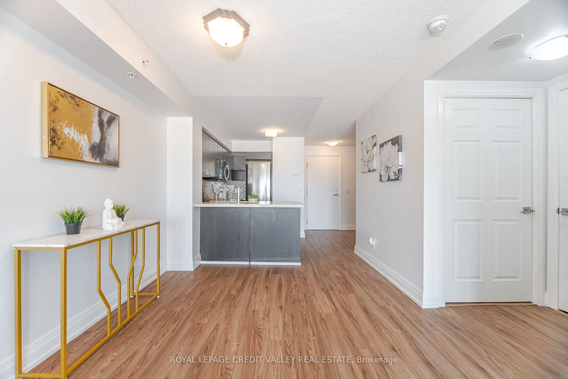 565 Wilson Avenue, #W409