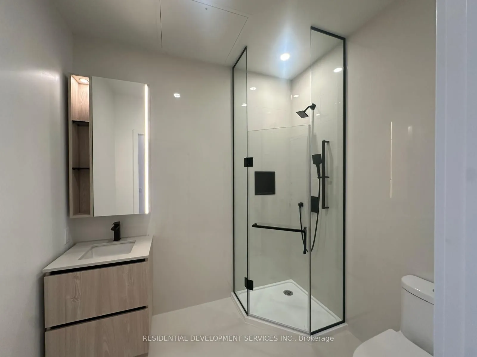 699 Sheppard Avenue E, #109
