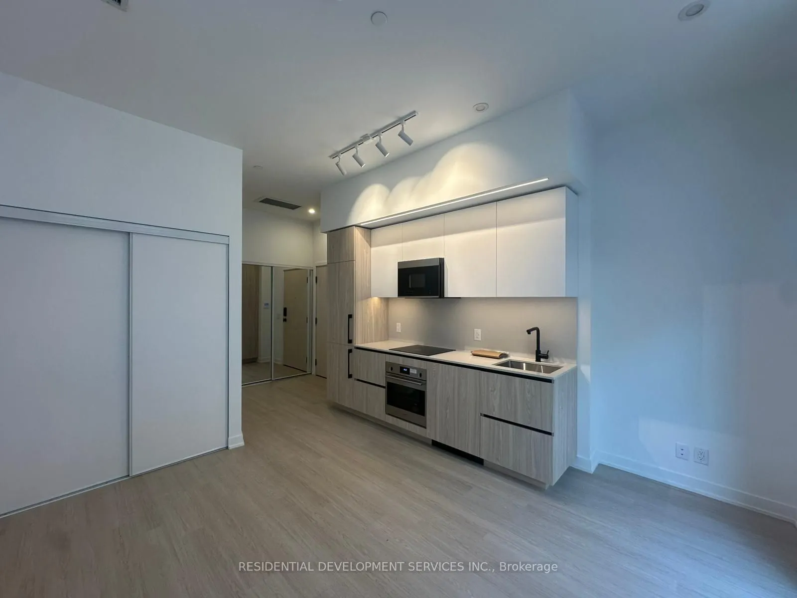 699 Sheppard Avenue E, #109