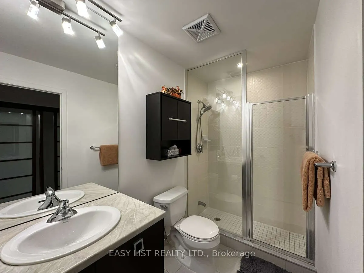 37 Grosvenor Street, #2203