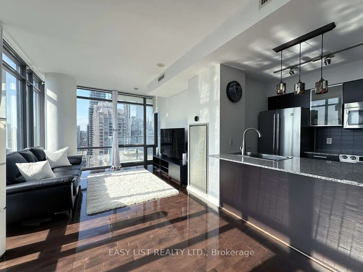 37 Grosvenor Street, #2203