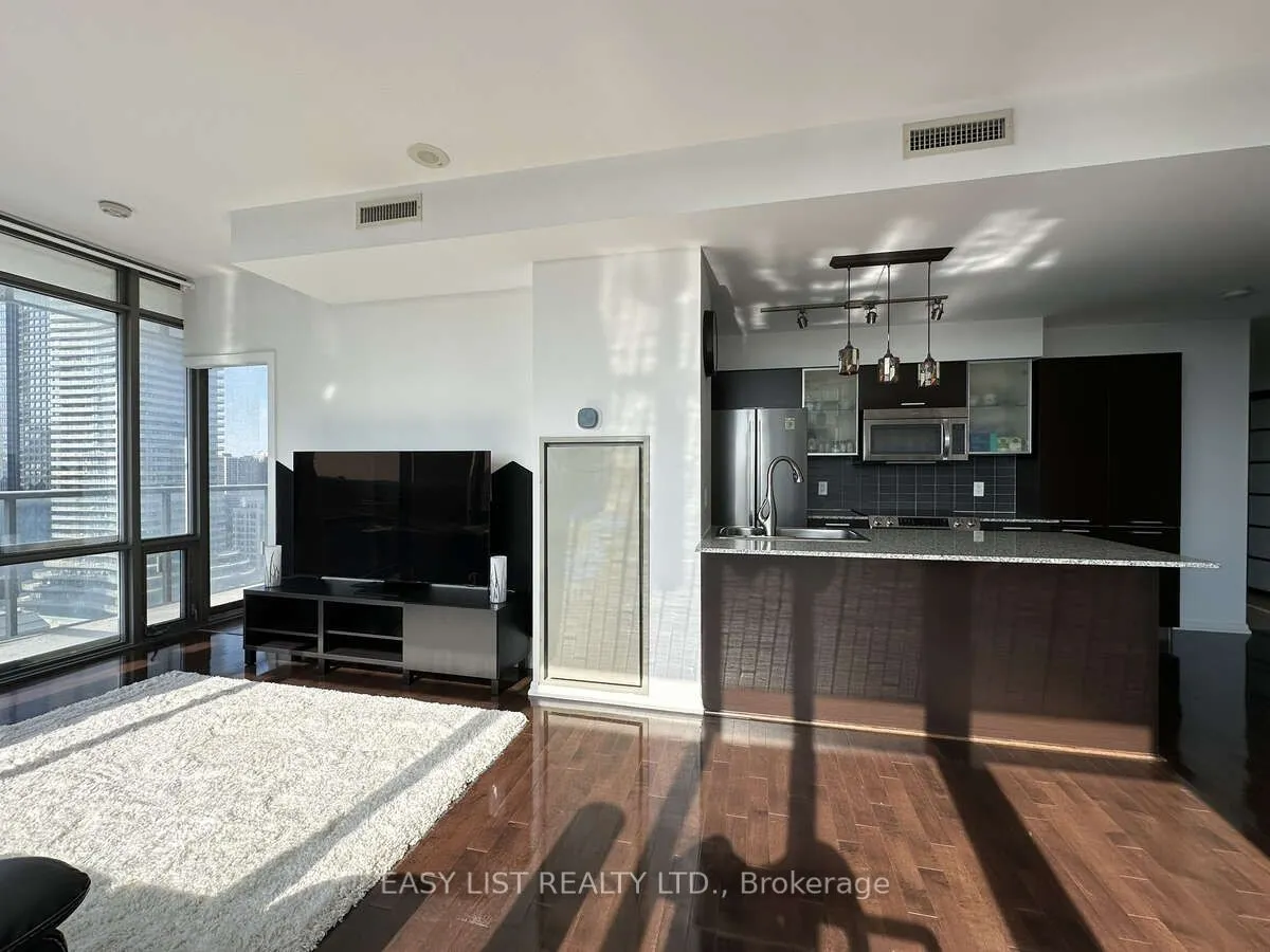 37 Grosvenor Street, #2203