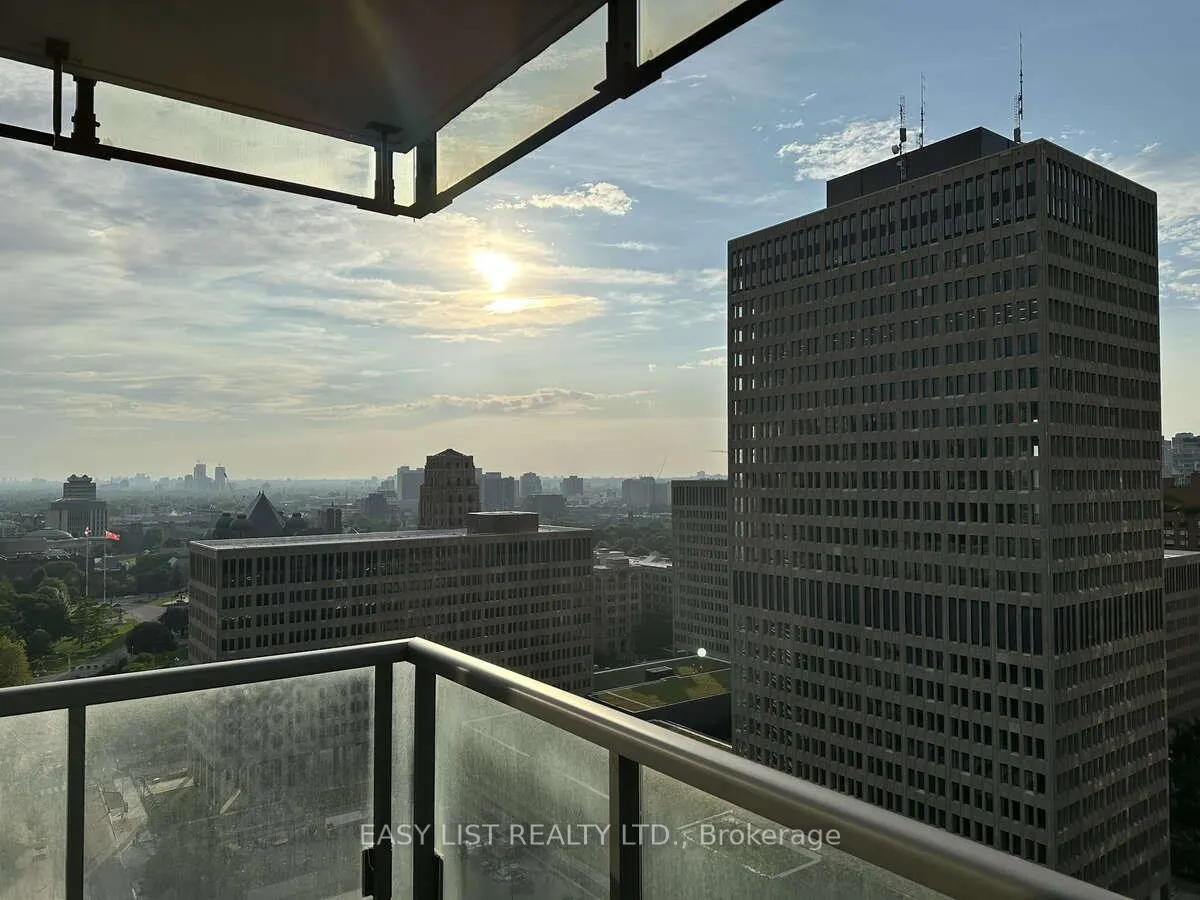 37 Grosvenor Street, #2203