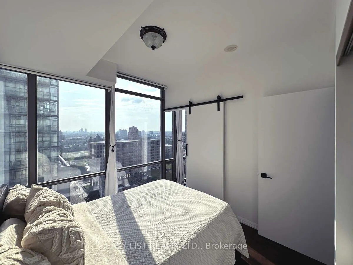 37 Grosvenor Street, #2203