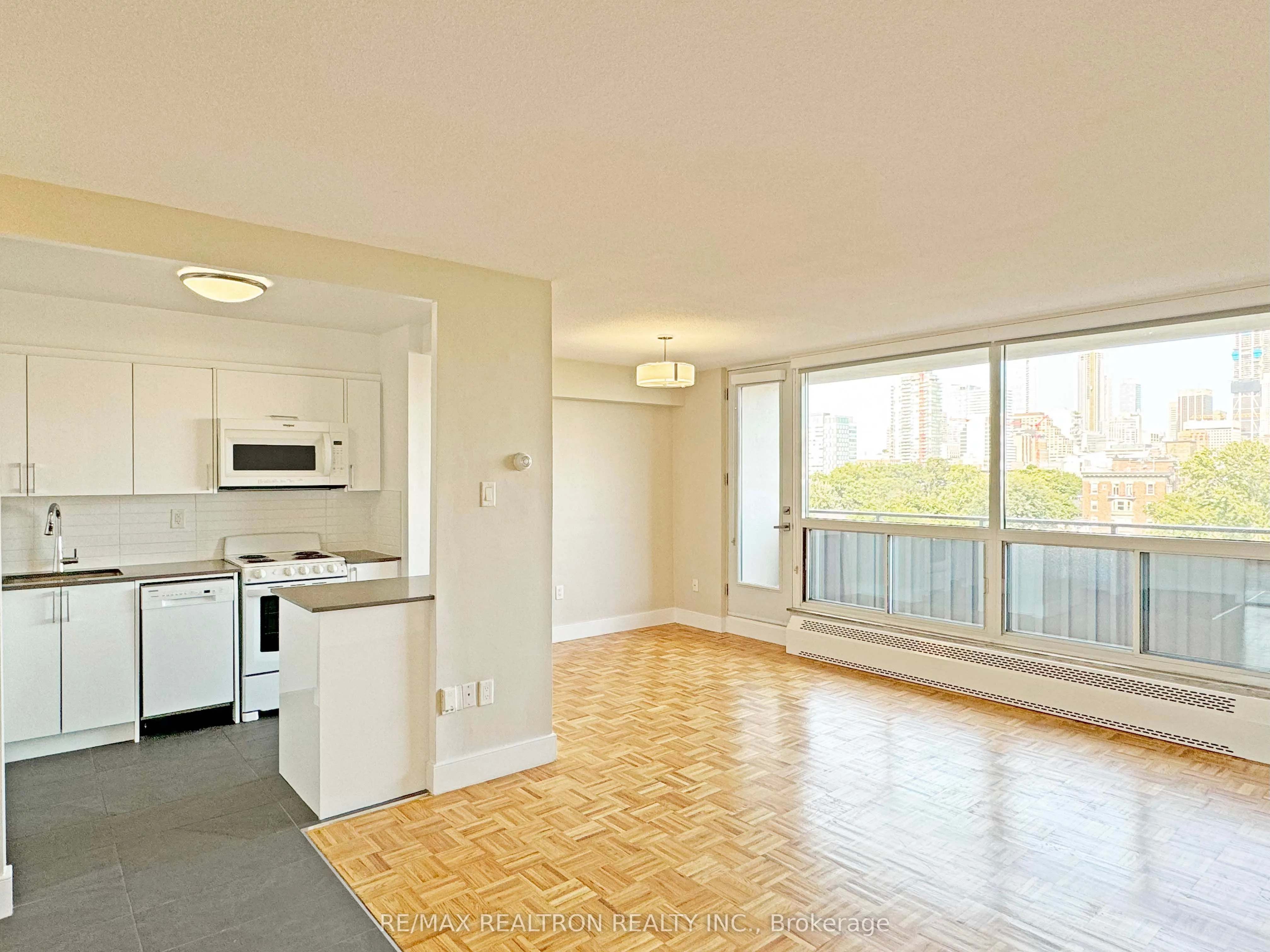 666 Spadina Avenue, #2408