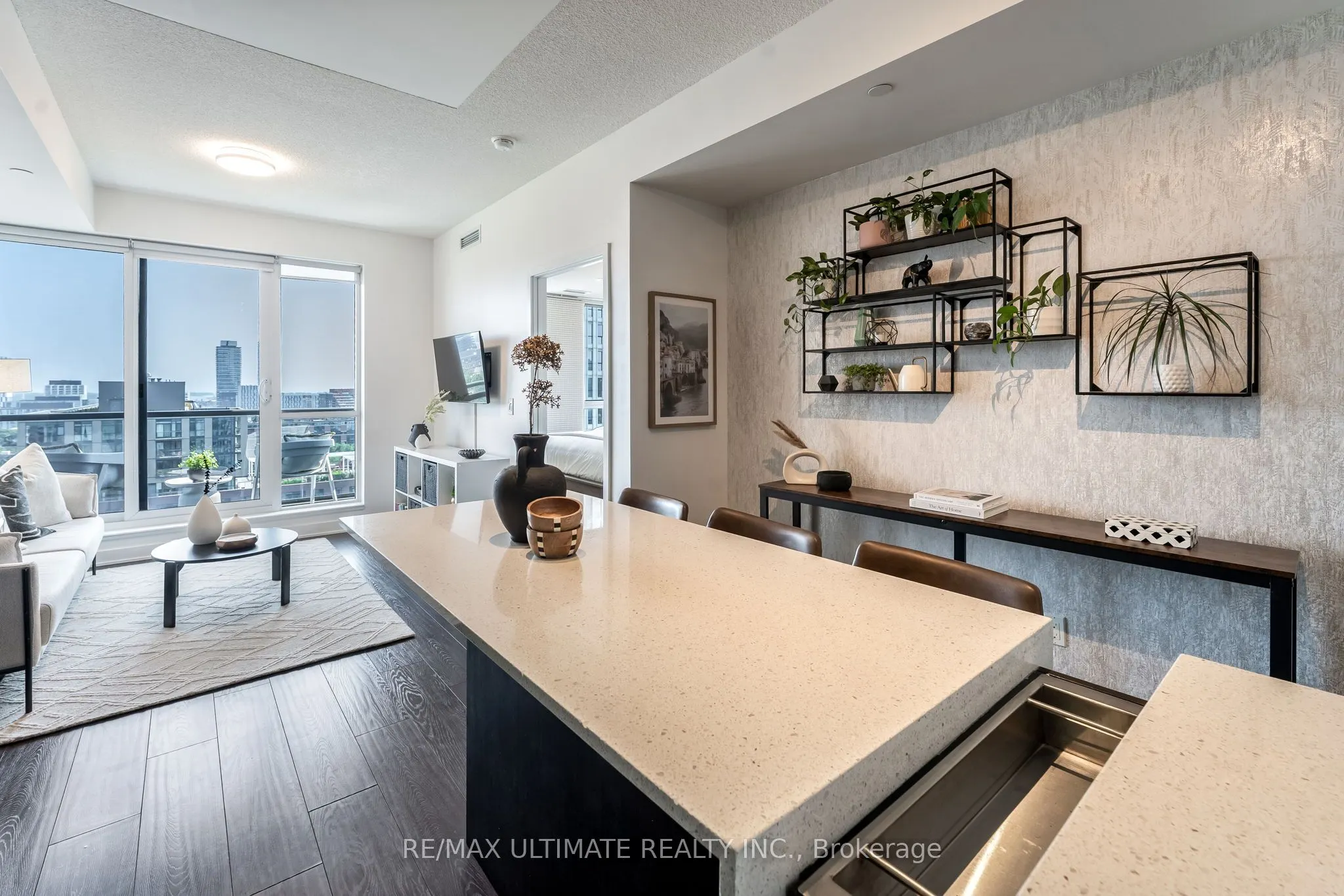 170 sumach Street, #1404