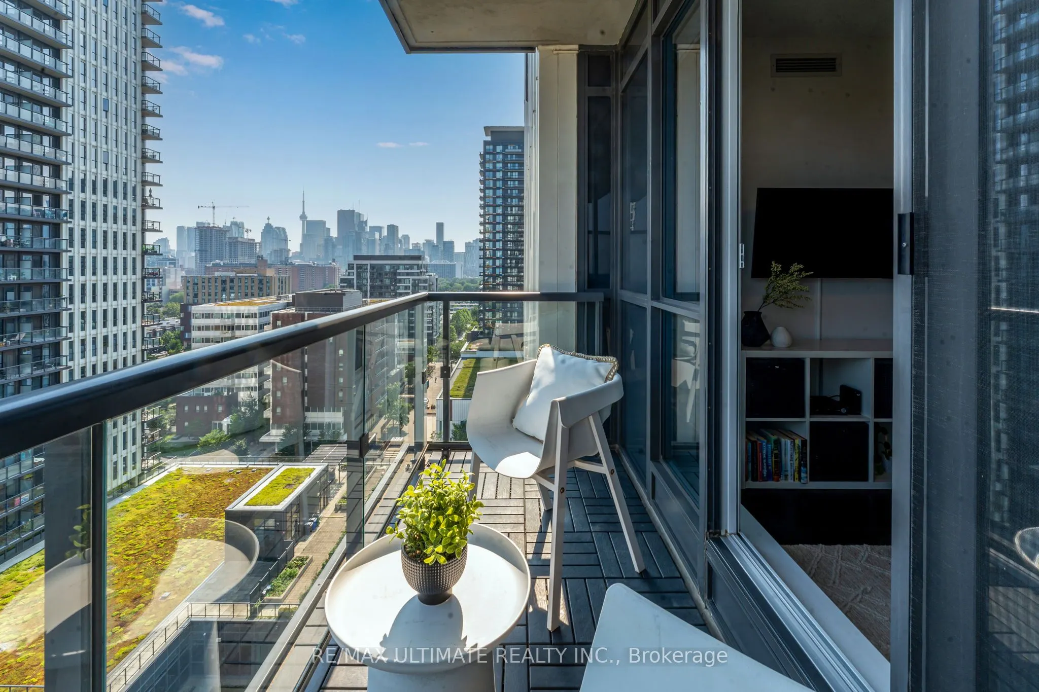 170 sumach Street, #1404
