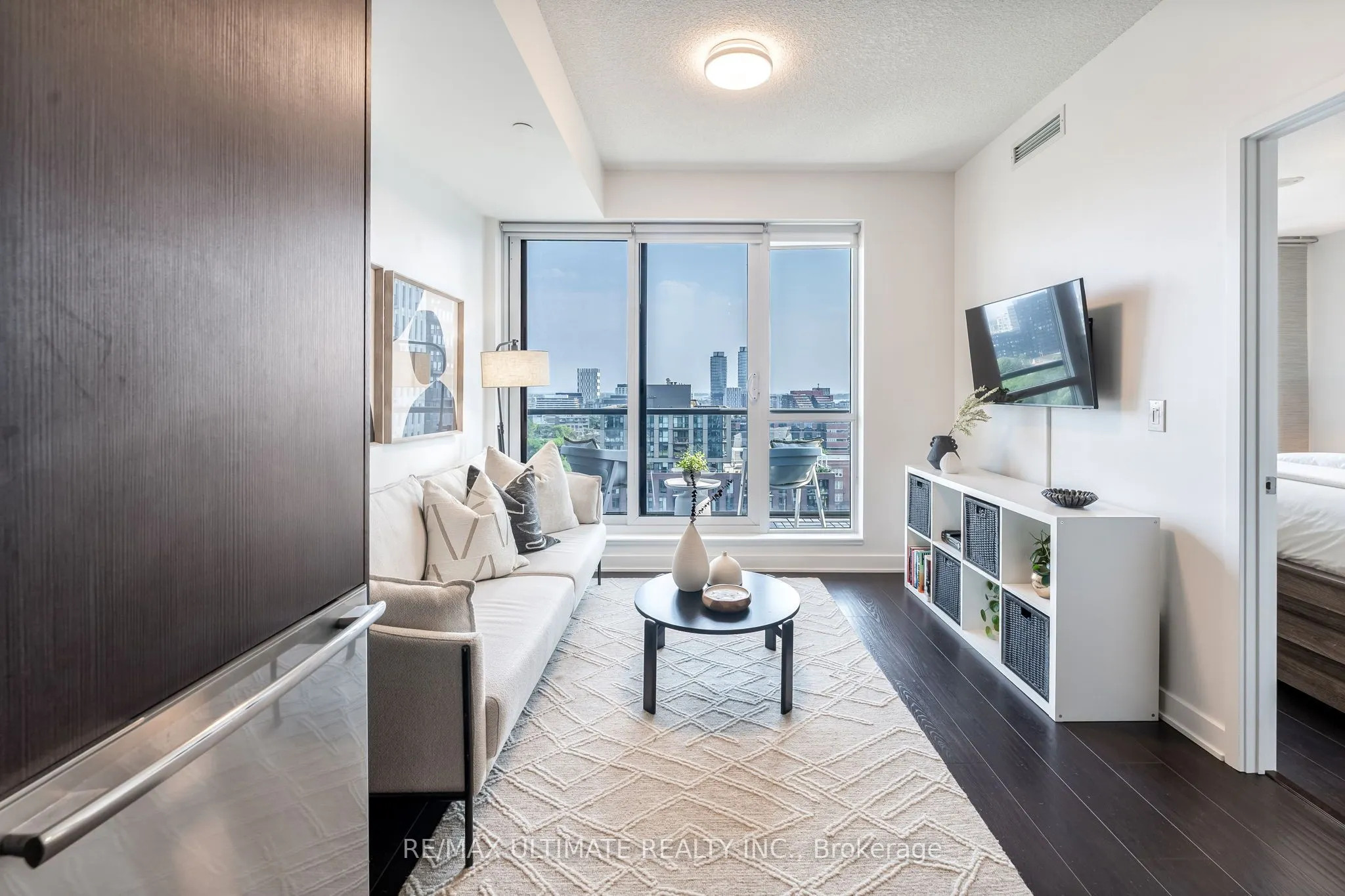 170 sumach Street, #1404