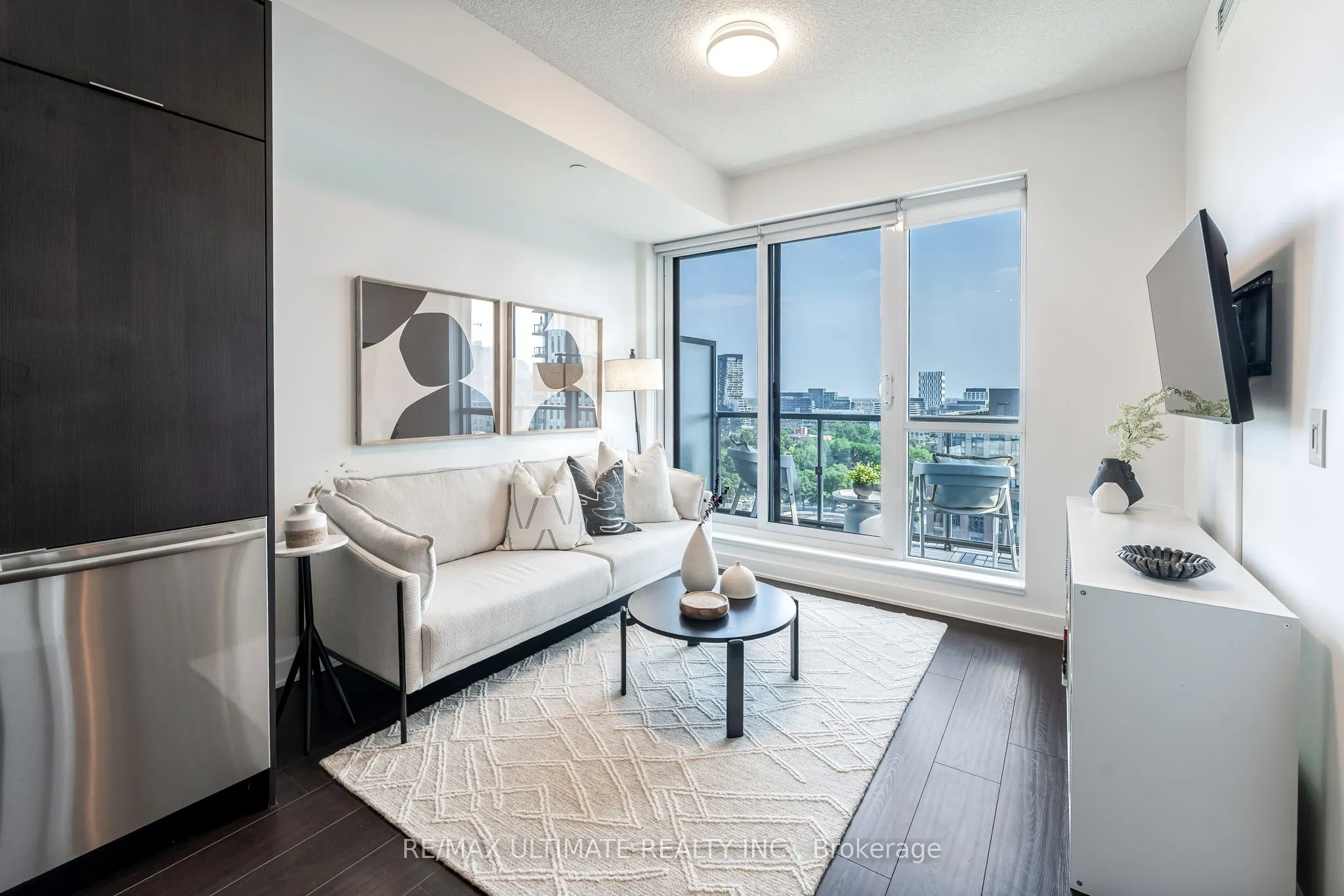 170 sumach Street, #1404