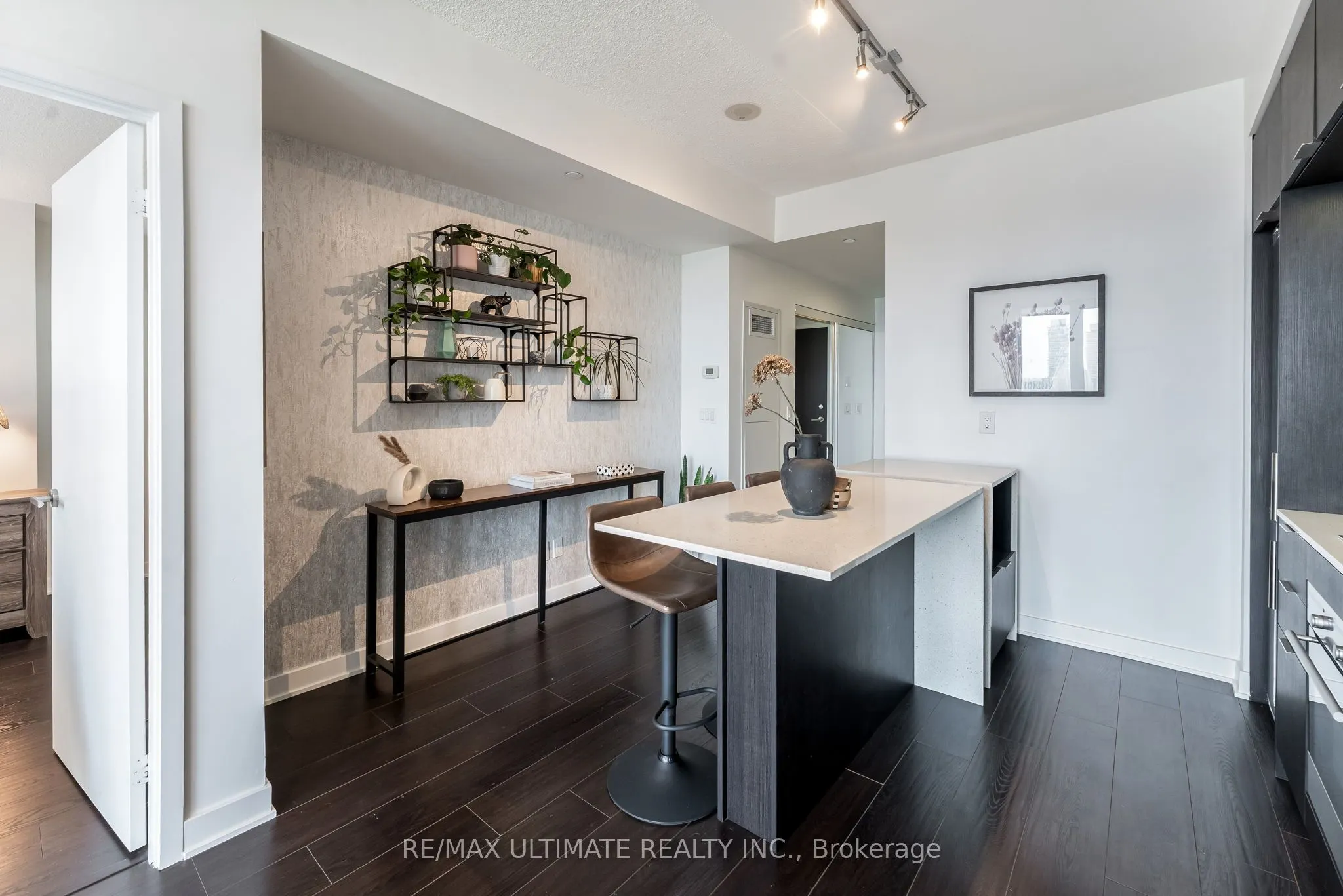 170 sumach Street, #1404