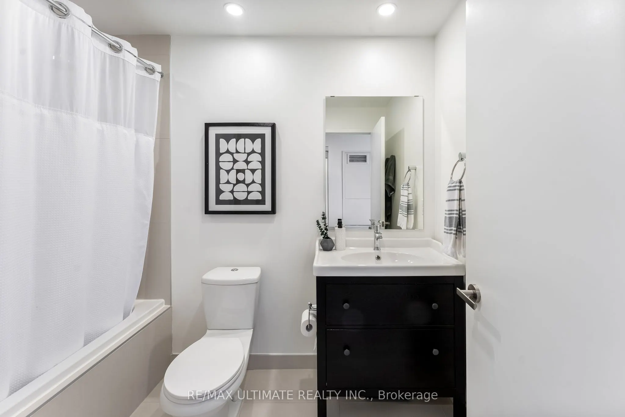 170 sumach Street, #1404