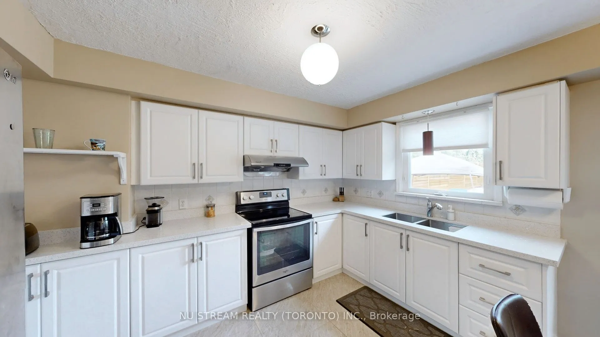 65 Clansman Boulevard
