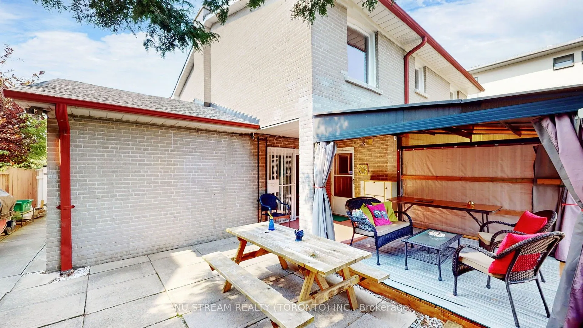 65 Clansman Boulevard