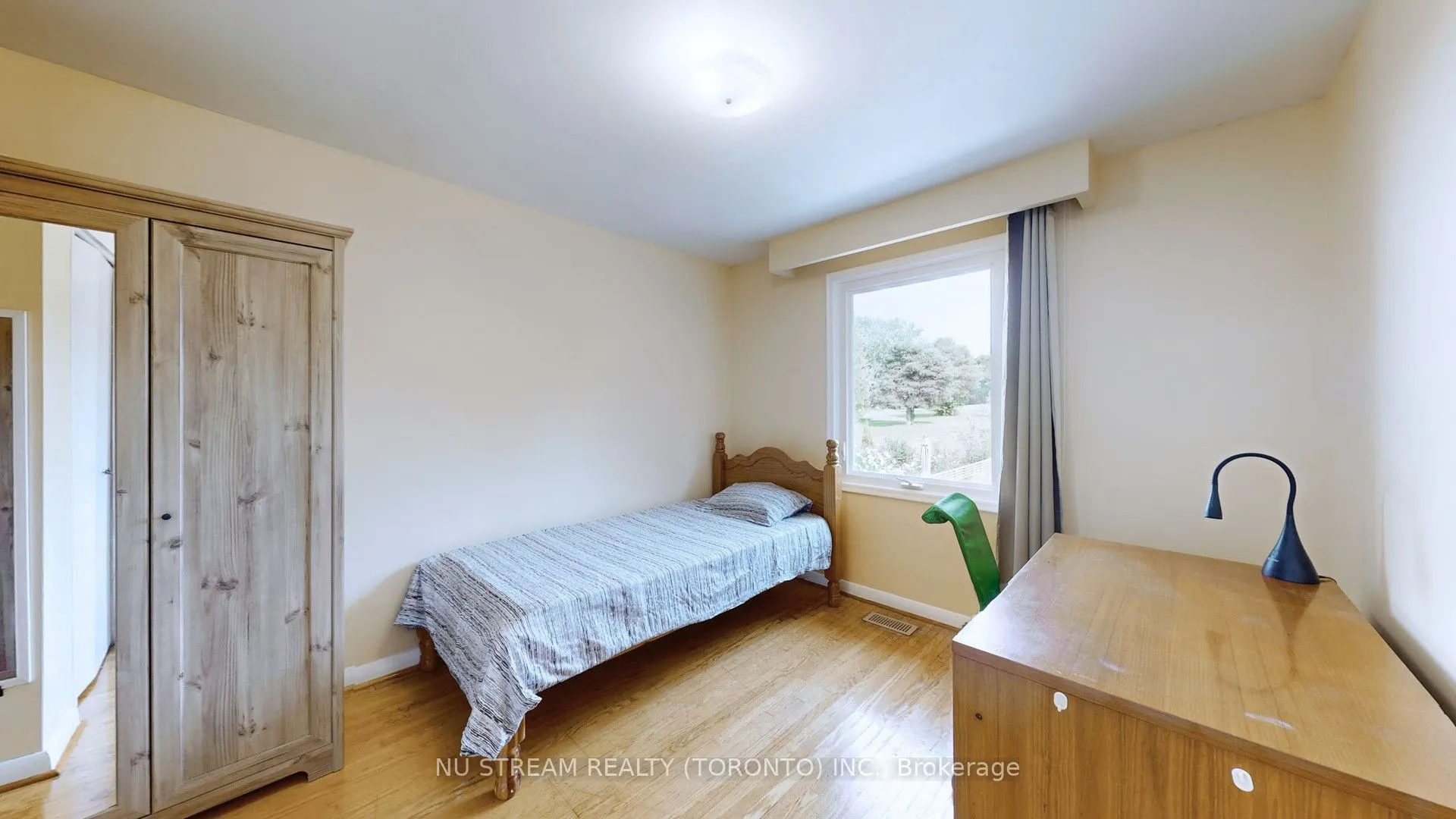 65 Clansman Boulevard