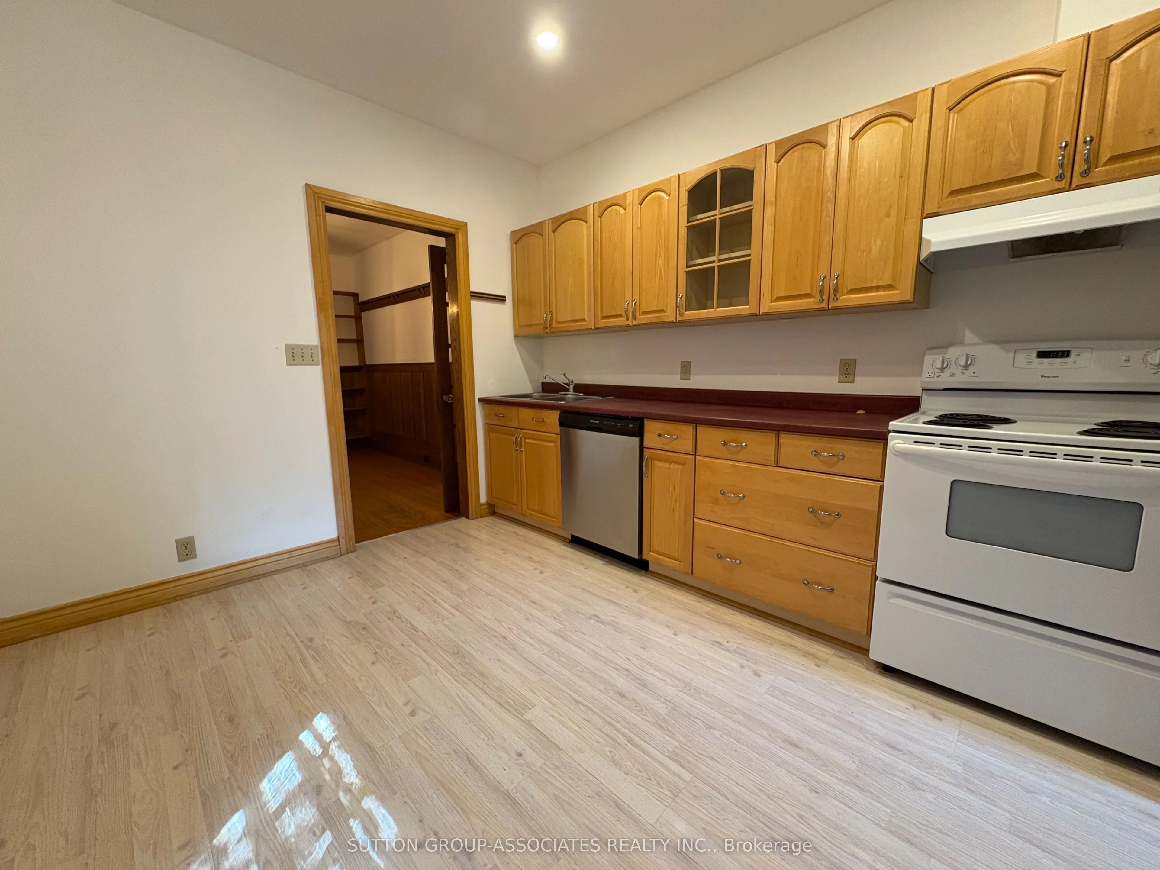 191 Arlington Avenue, #Main Floor