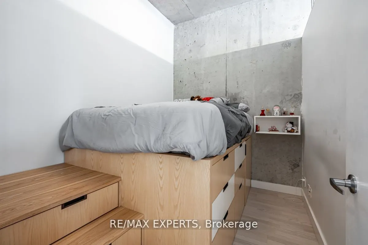 955 QUEEN Street W, #411