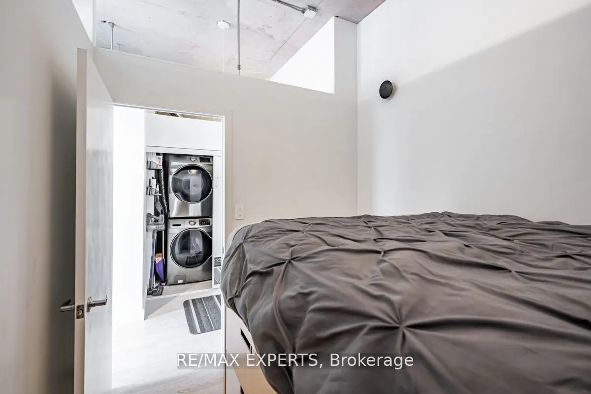 955 QUEEN Street W, #411