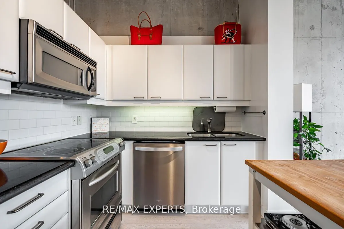 955 QUEEN Street W, #411