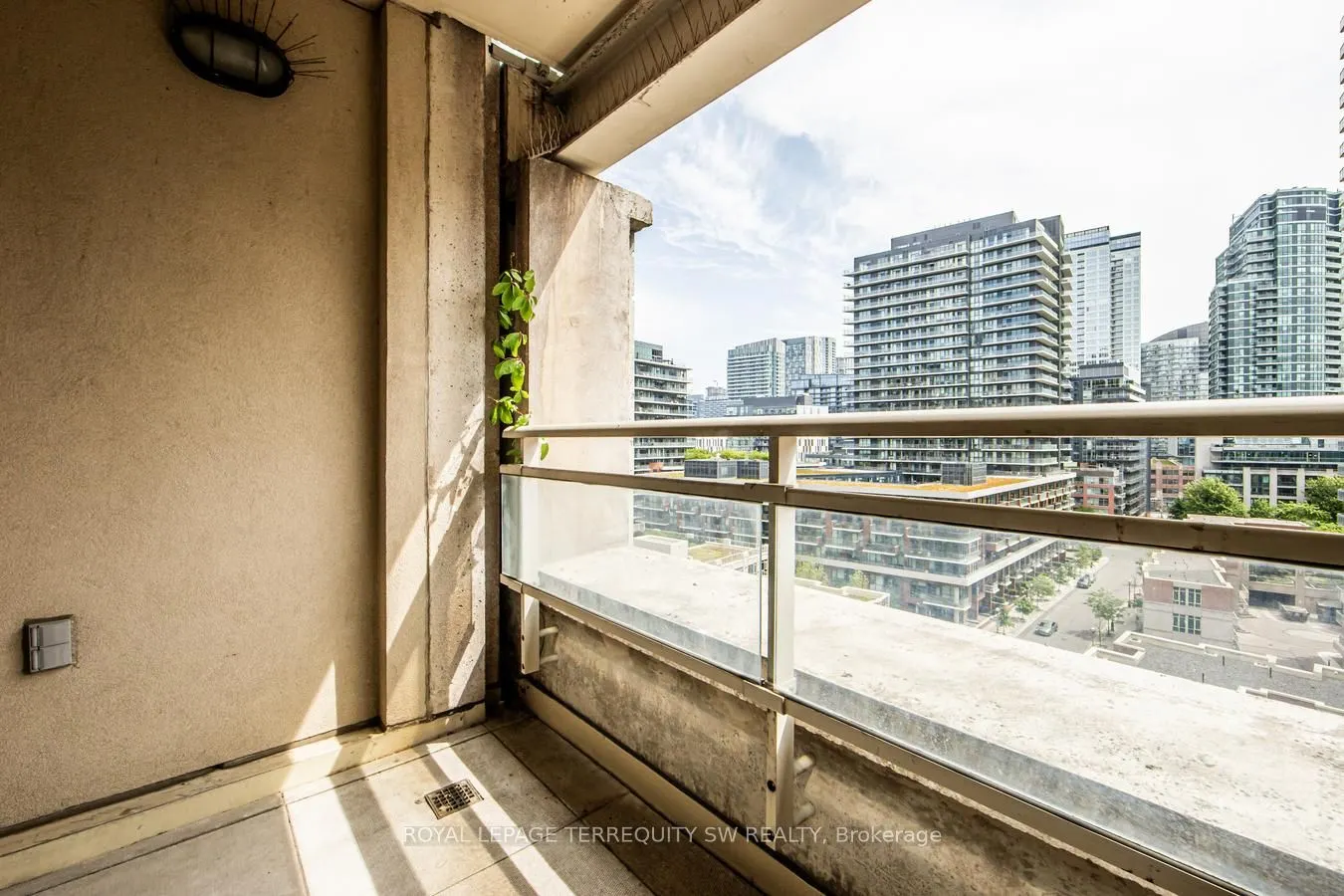 628 Fleet Street, #1009