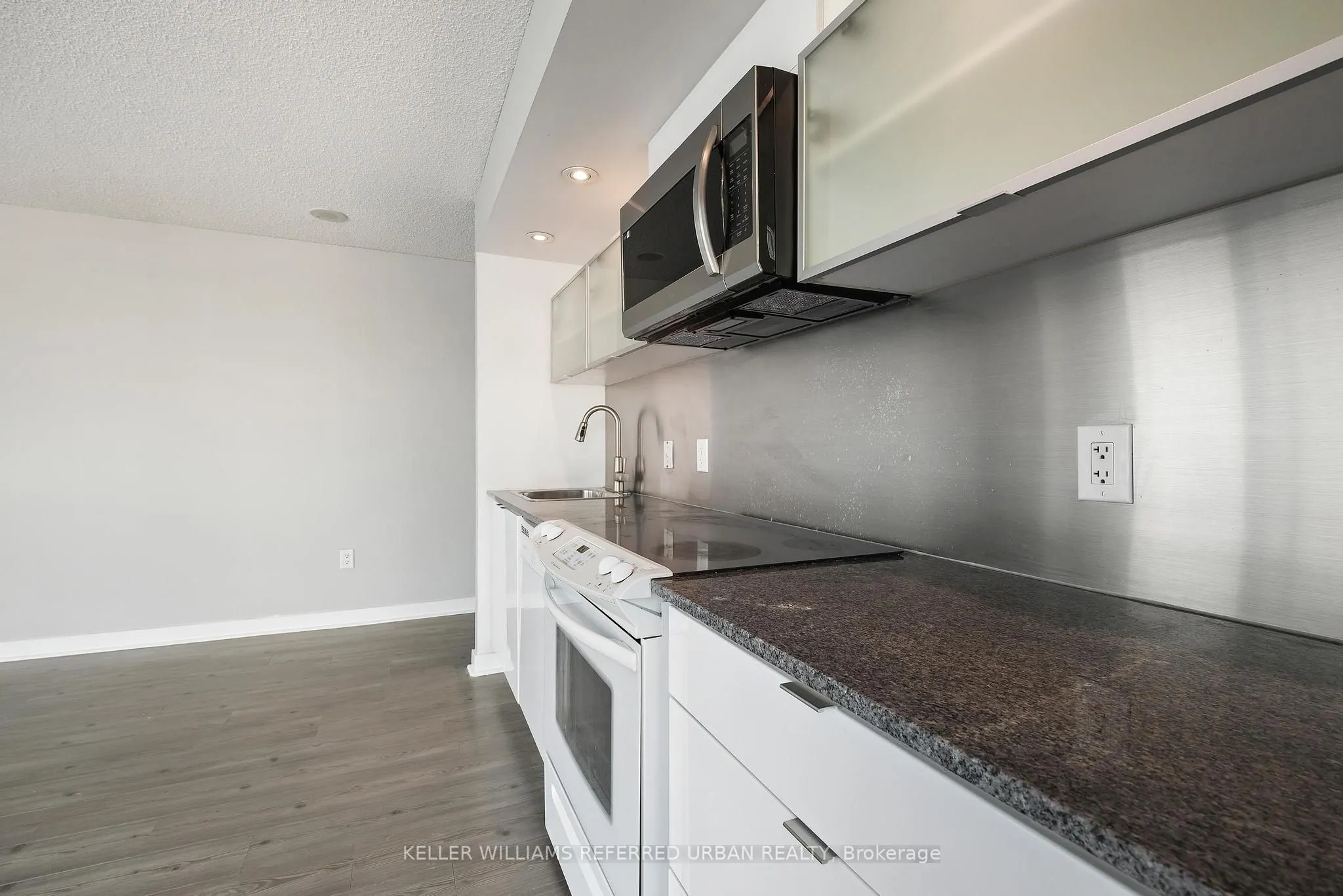 4K Spadina Avenue, #903