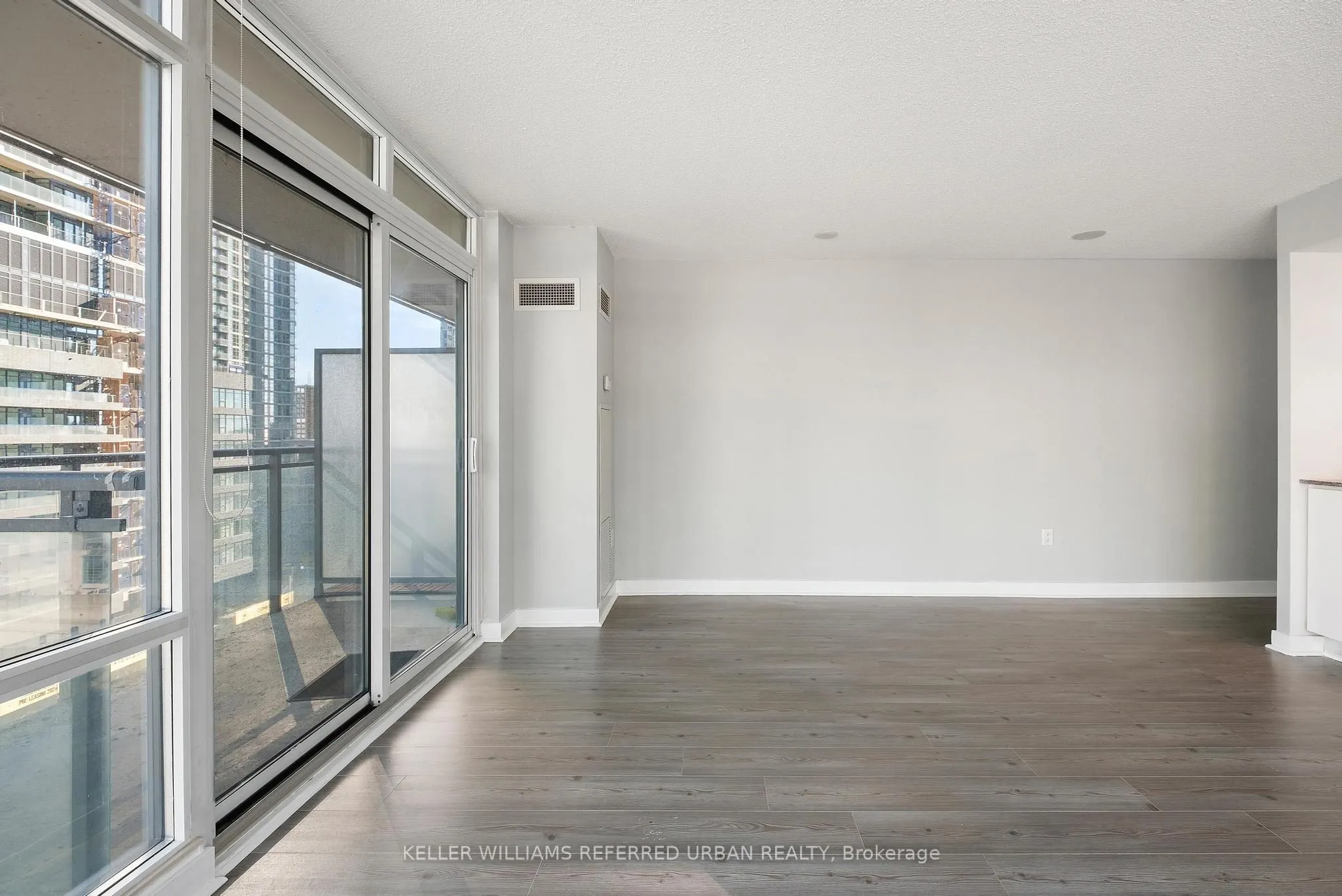 4K Spadina Avenue, #903