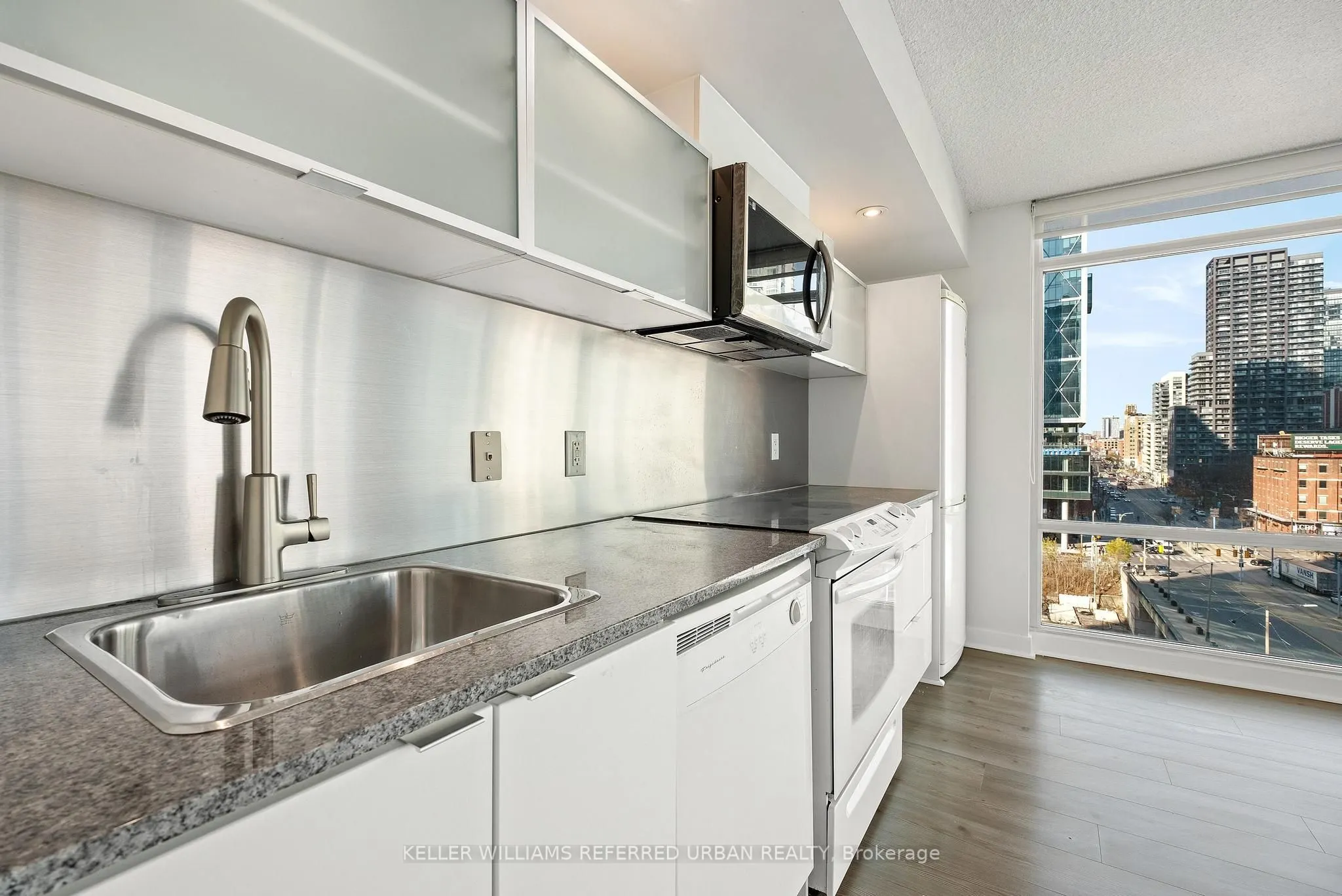 4K Spadina Avenue, #903