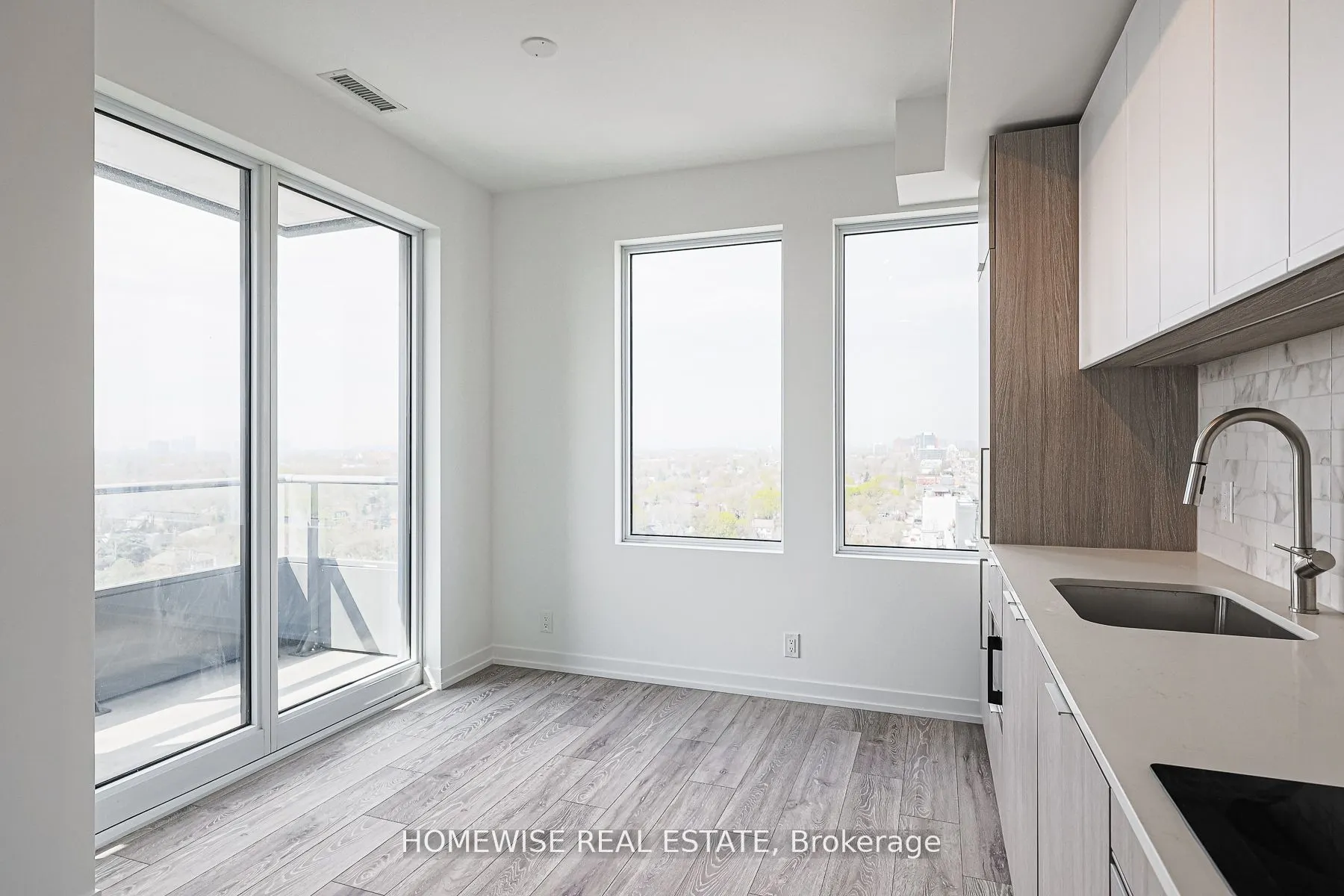 2020 Bathurst Street, #1605