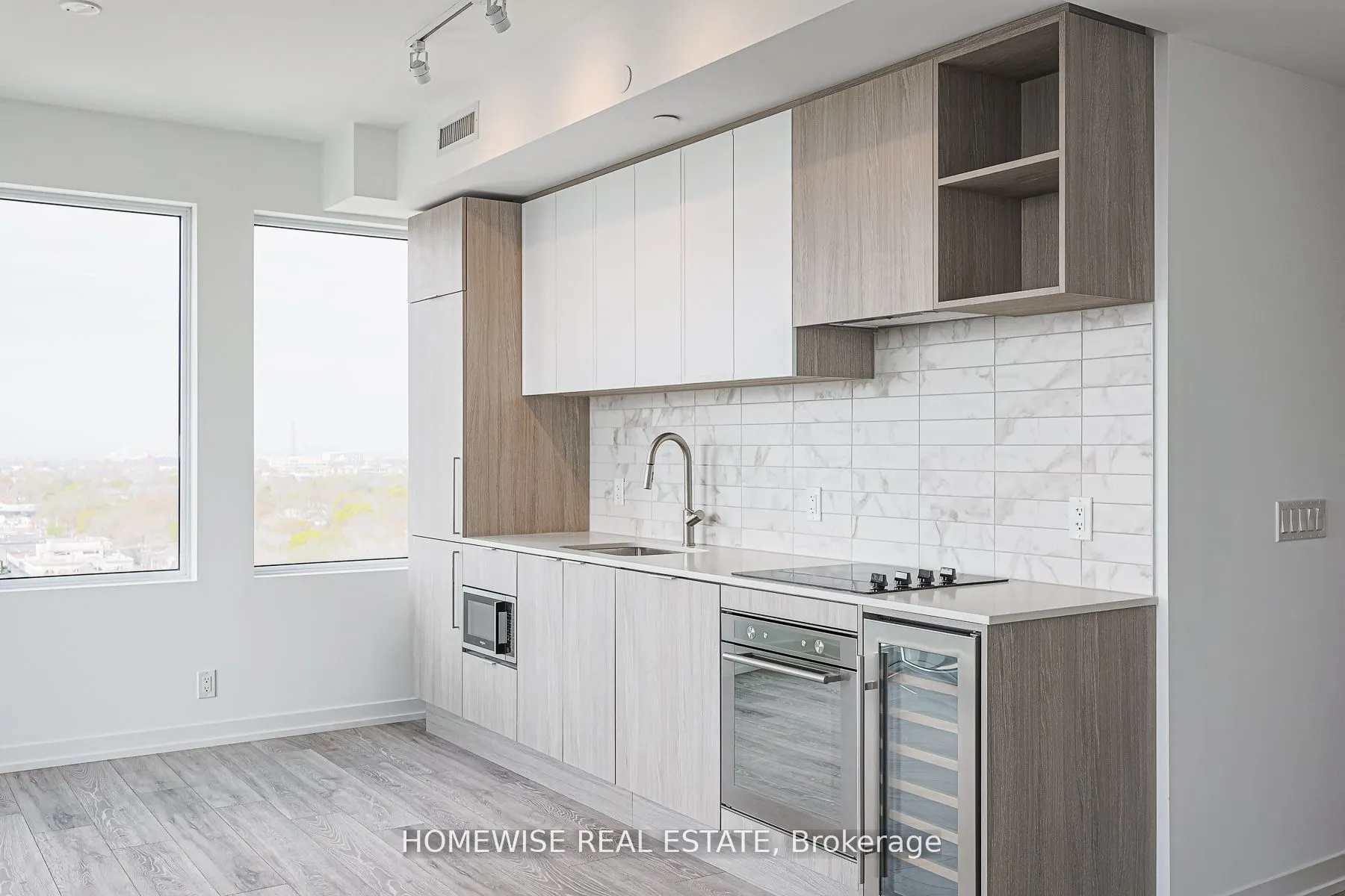 2020 Bathurst Street, #1605