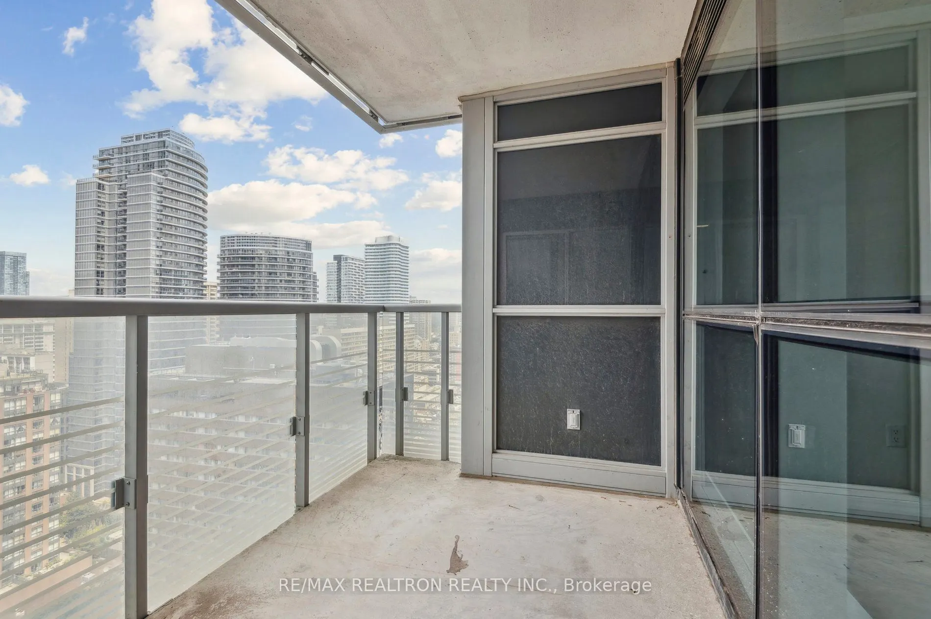 386 Yonge Street, #2201